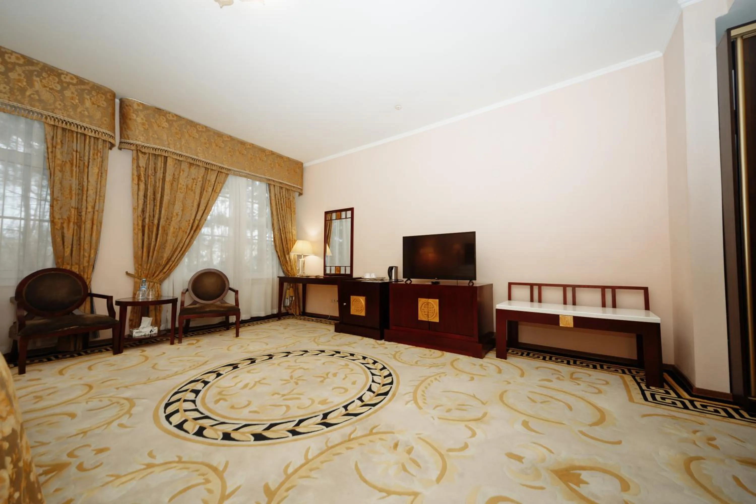 TV and multimedia, TV/Entertainment Center in Club Royal Park