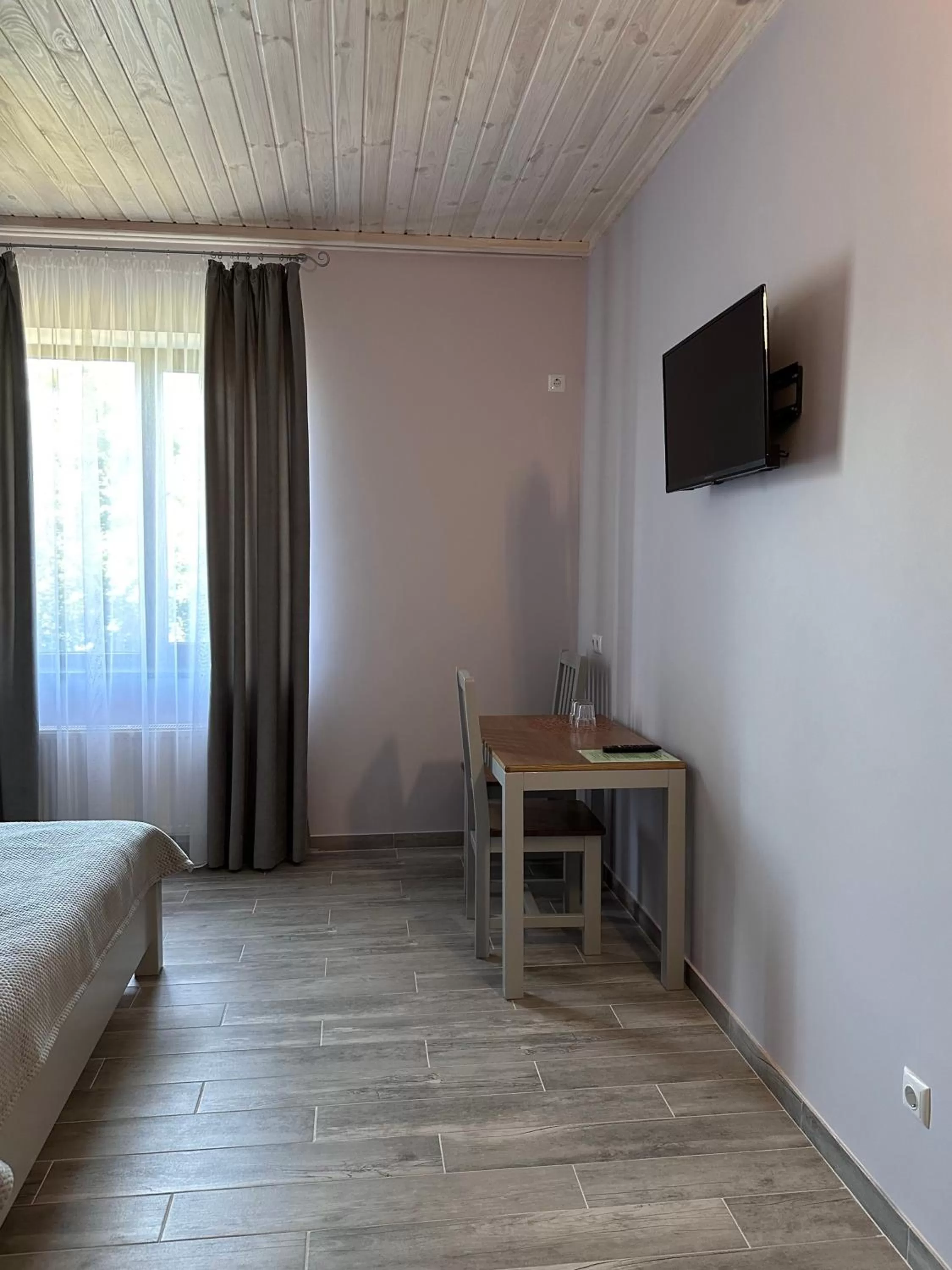 TV/Entertainment Center in Maestro