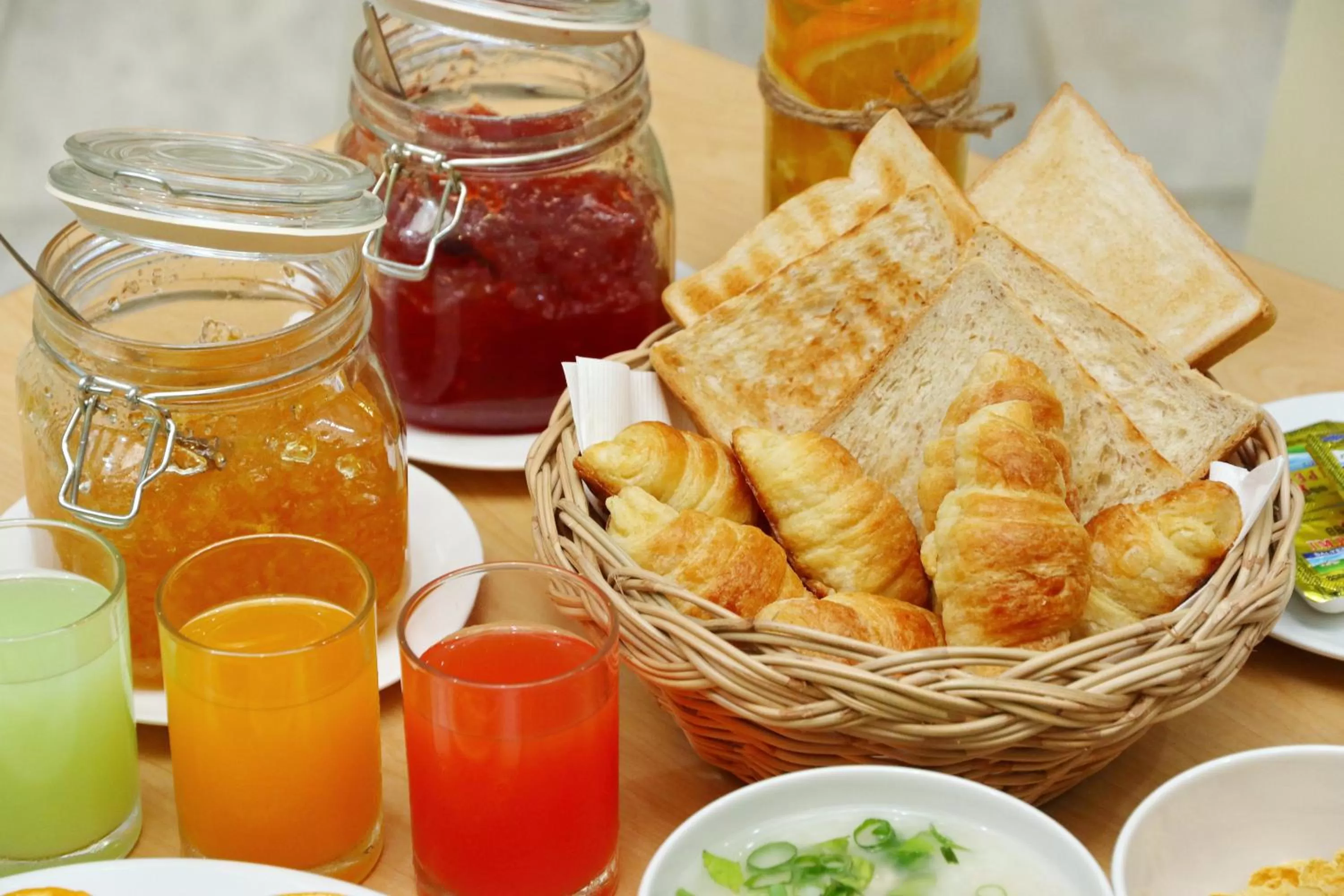 Food and drinks in Imm Hotel Thaphae Chiang Mai