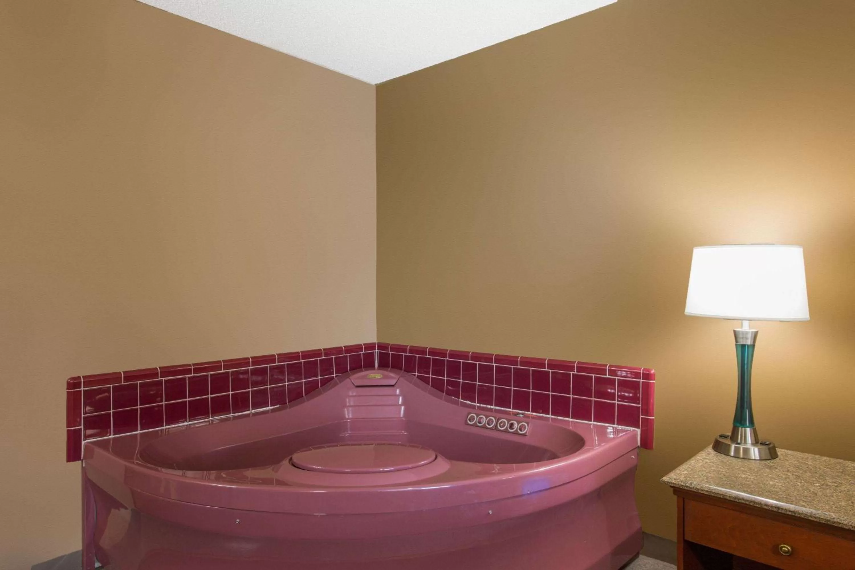 Photo of the whole room in Super 8 by Wyndham Baker City