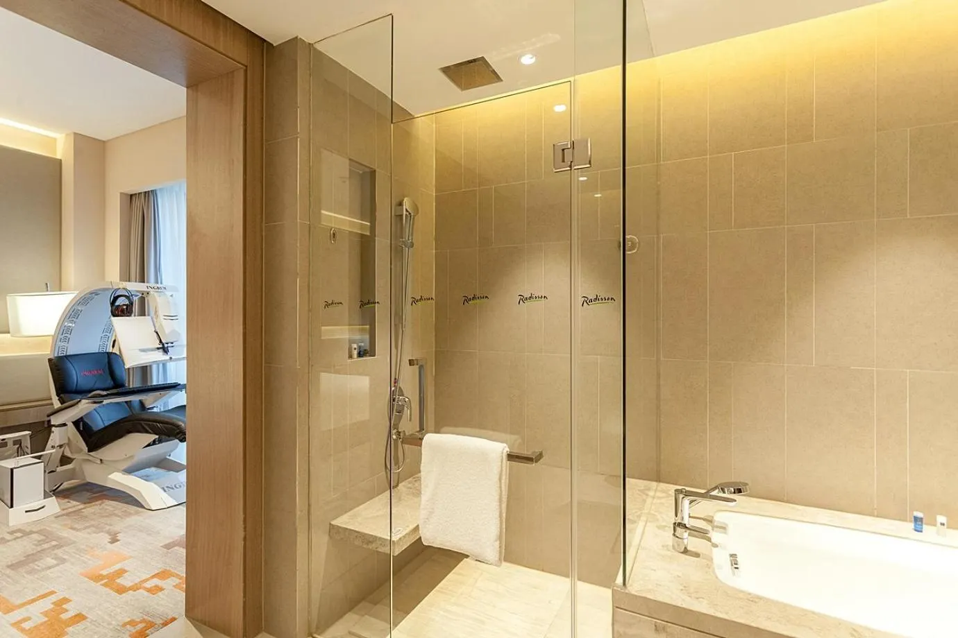 Bathroom in Radisson Exhibition Center Shanghai