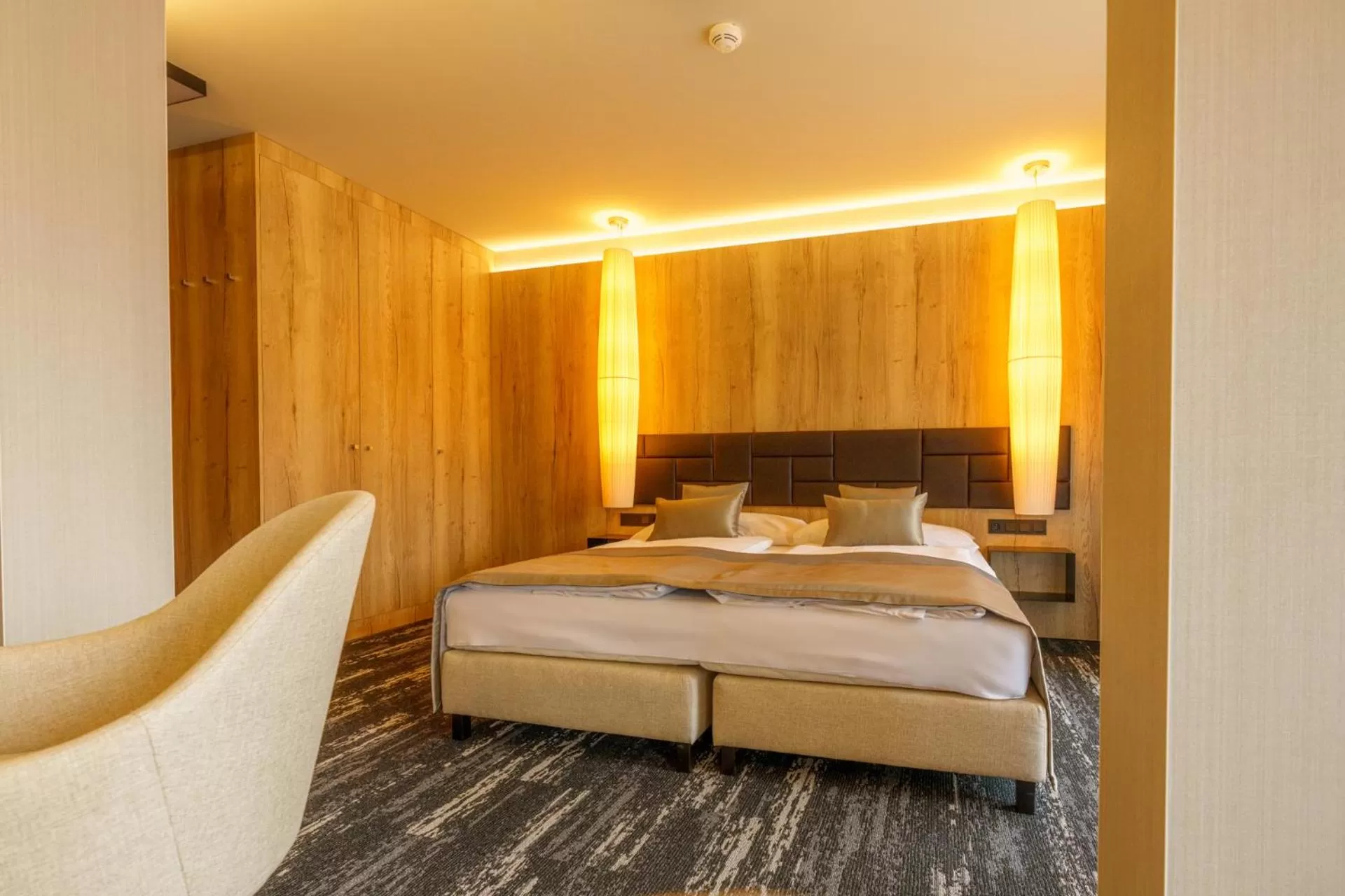 Bedroom, Bed in Hotel Hills