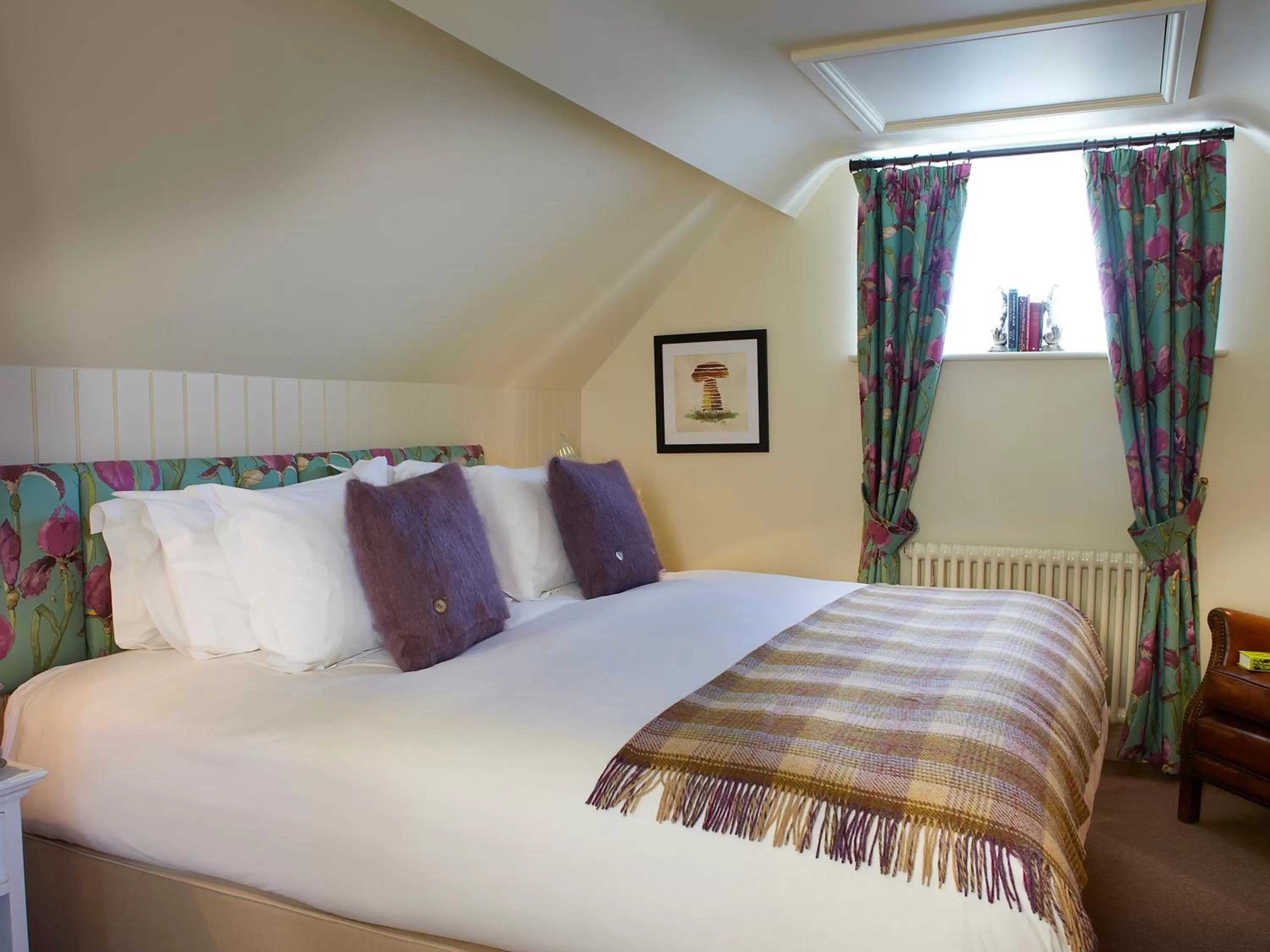 Bed in The Plough Inn & Cottages