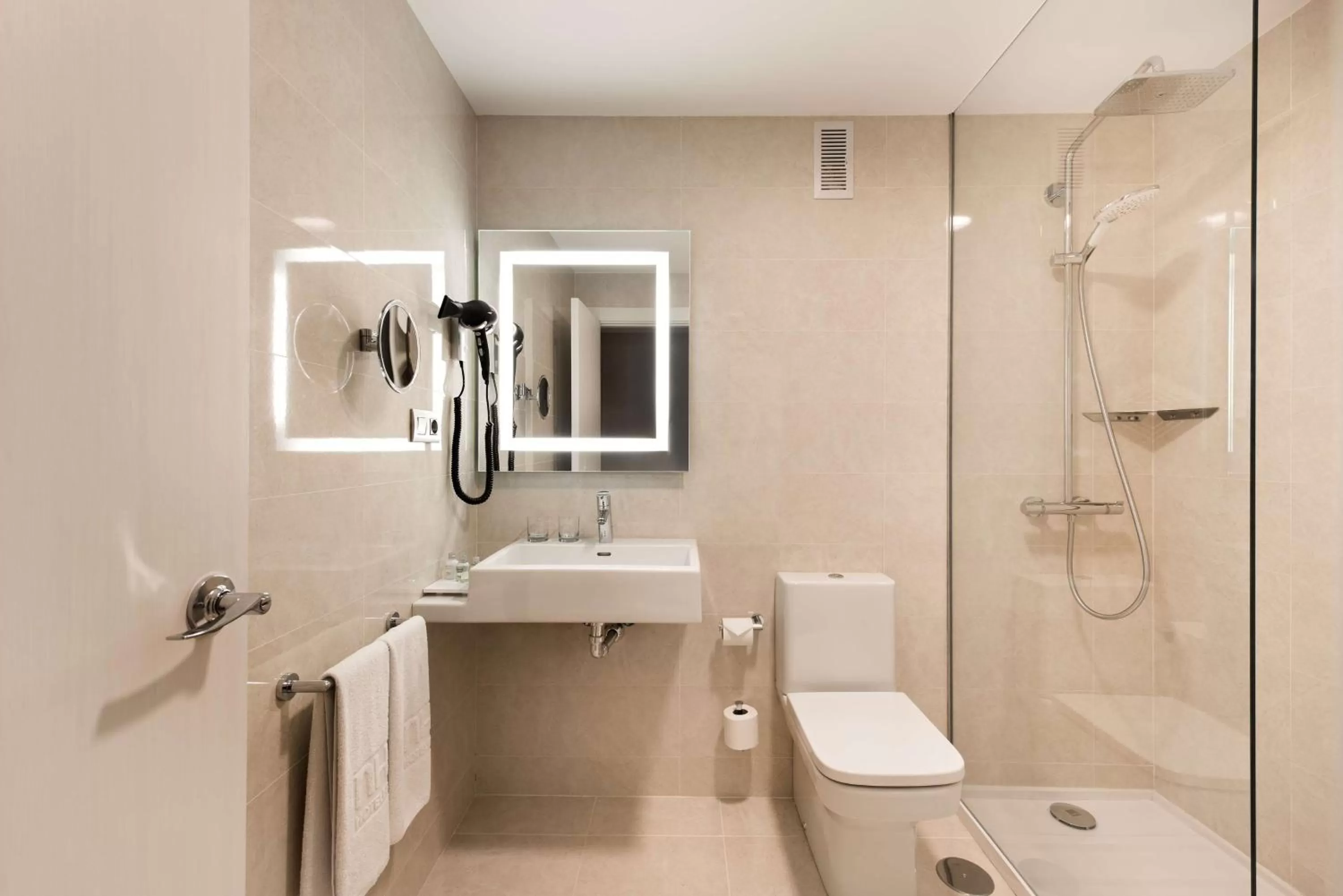 Superior Double Room in NH Madrid Chamberí