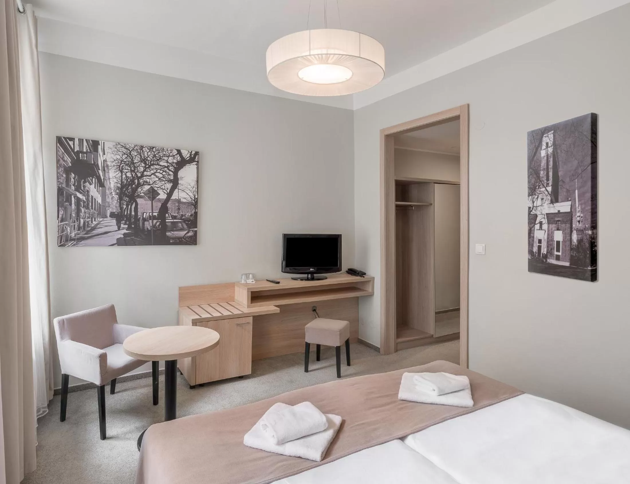 TV and multimedia, Bed in Three Crowns Hotel