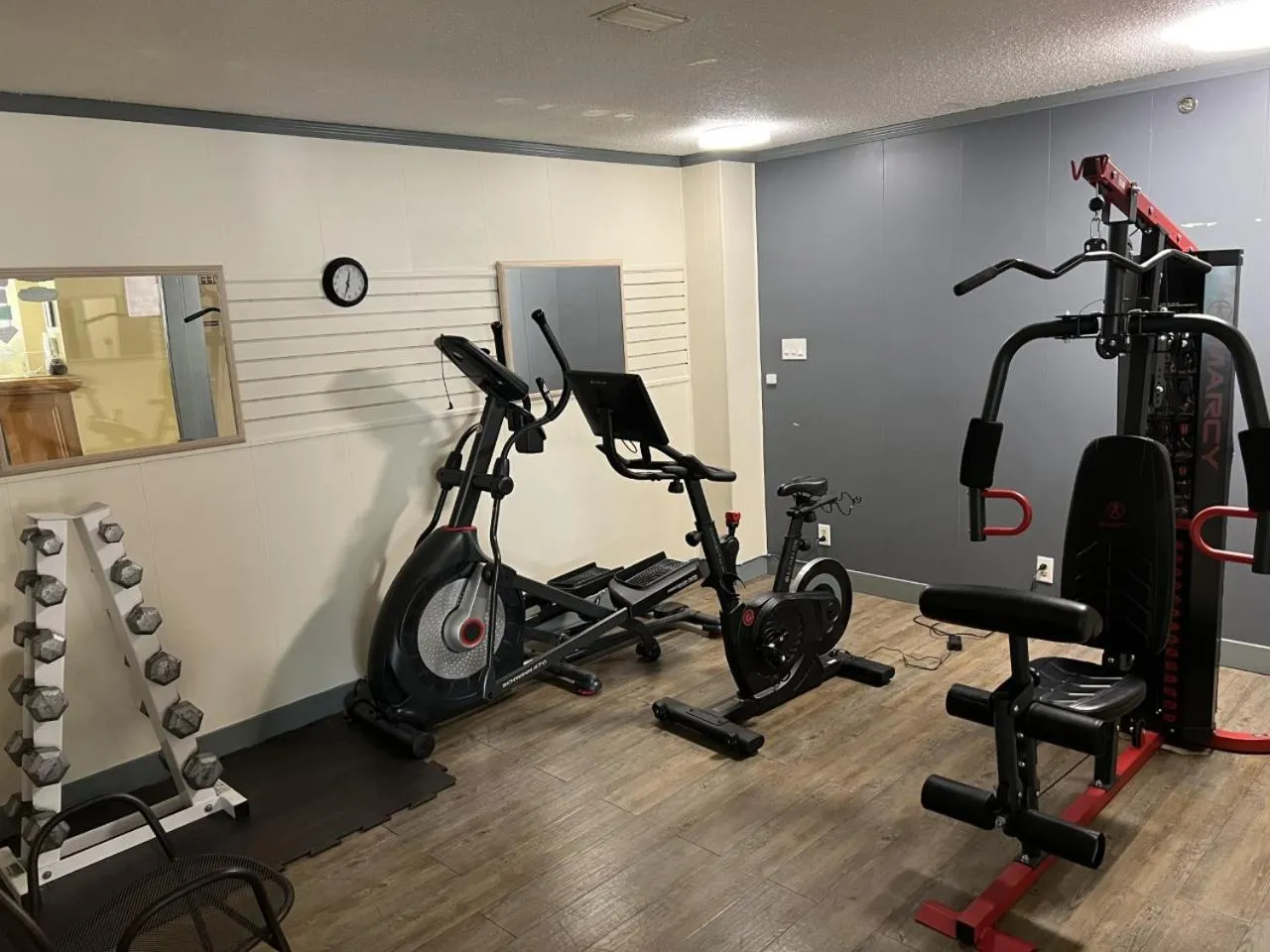 Fitness centre/facilities in Divya Sutra Plaza and Conference Centre, Vernon, BC