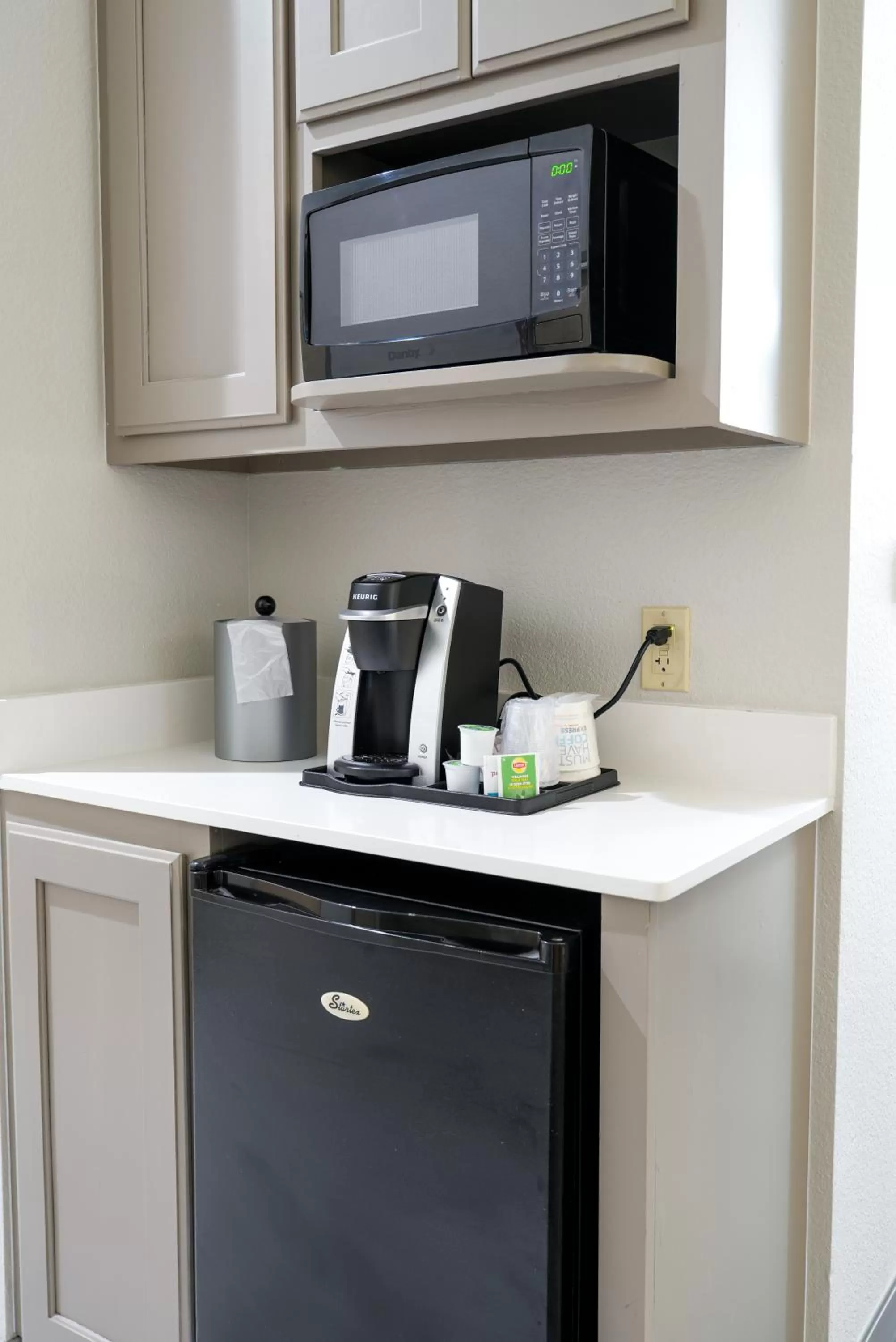 Coffee/tea facilities in Holiday Inn Express Hotel & Suites Cedar Hill by IHG