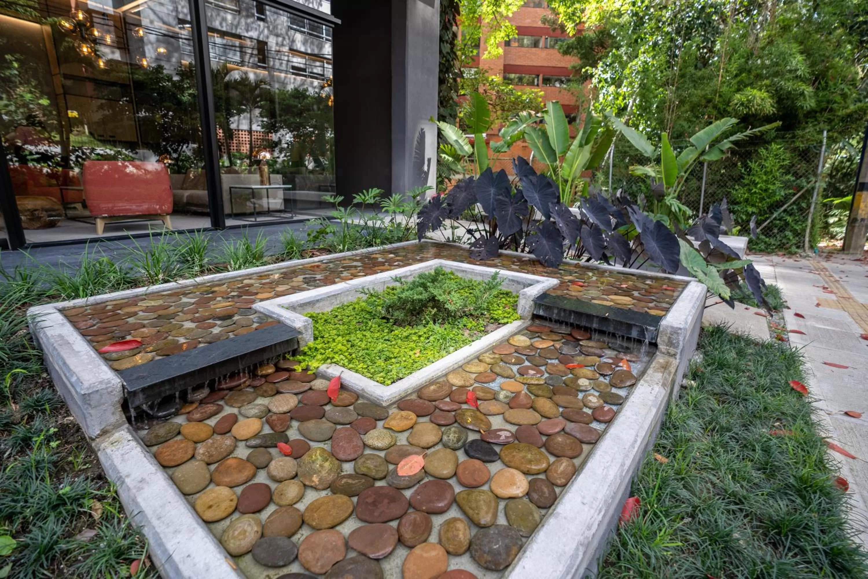 Facade/entrance in Lettera Hotel