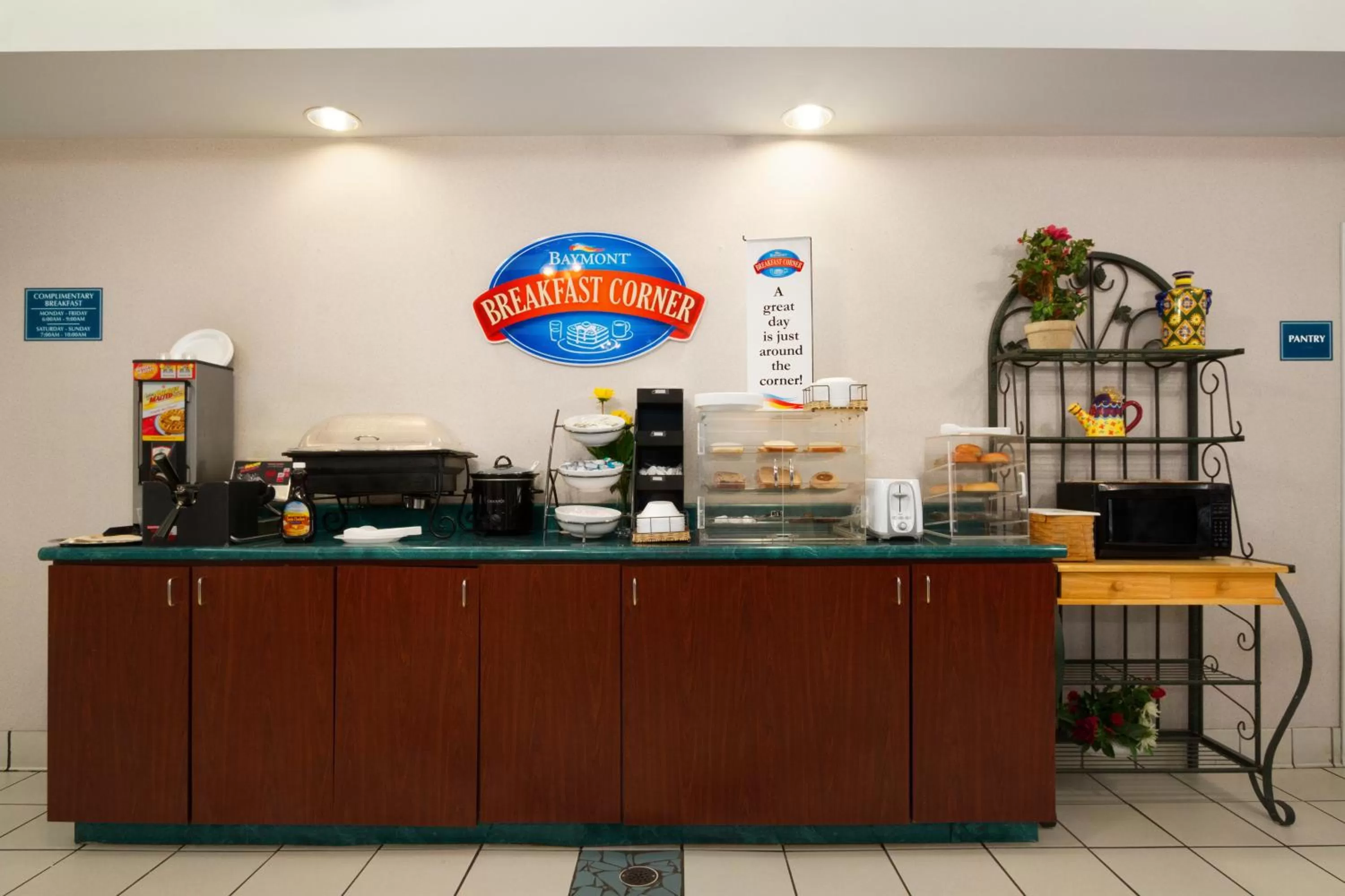 Coffee/tea facilities in Baymont by Wyndham Crossville