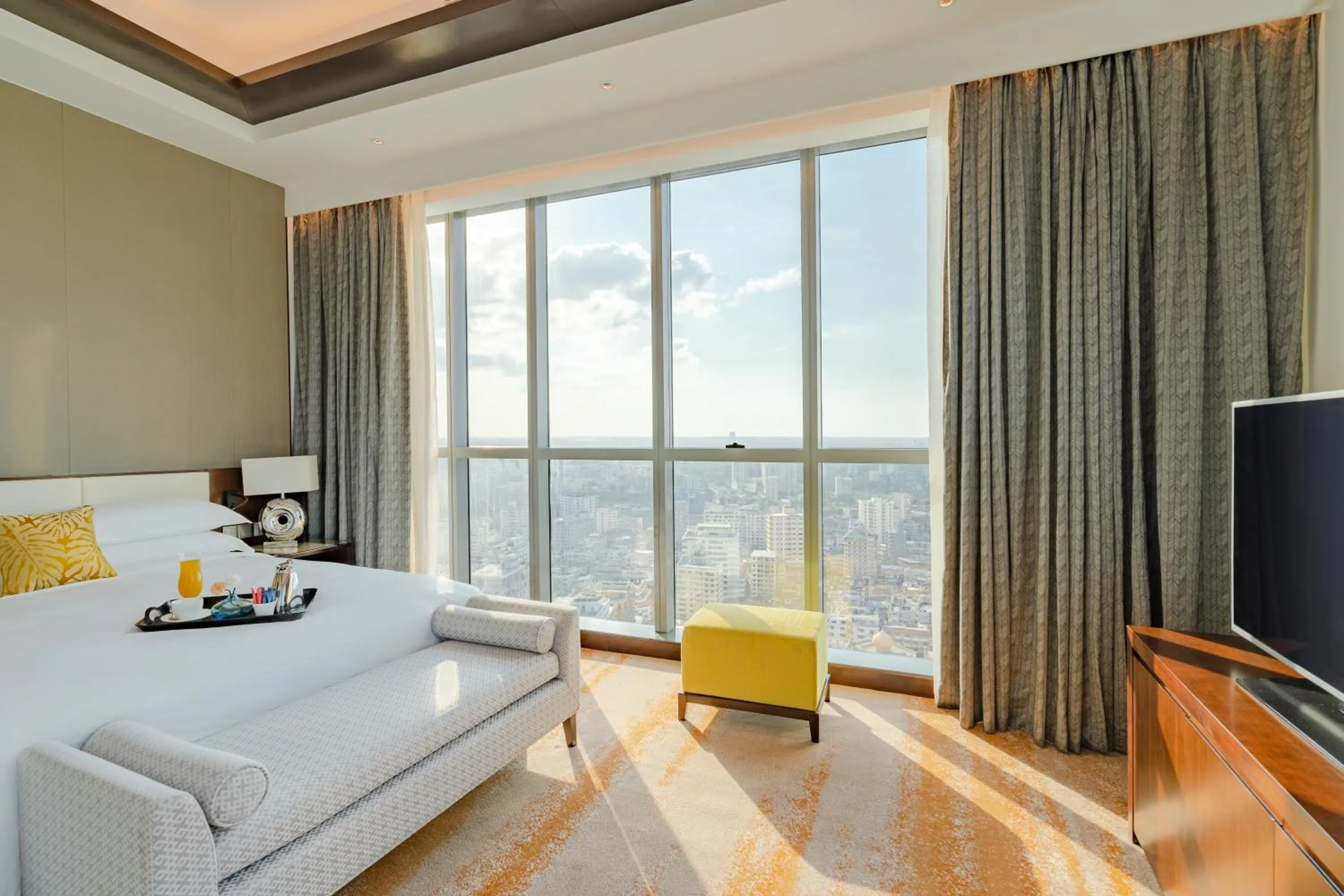 Bedroom, Bed in Johari Rotana