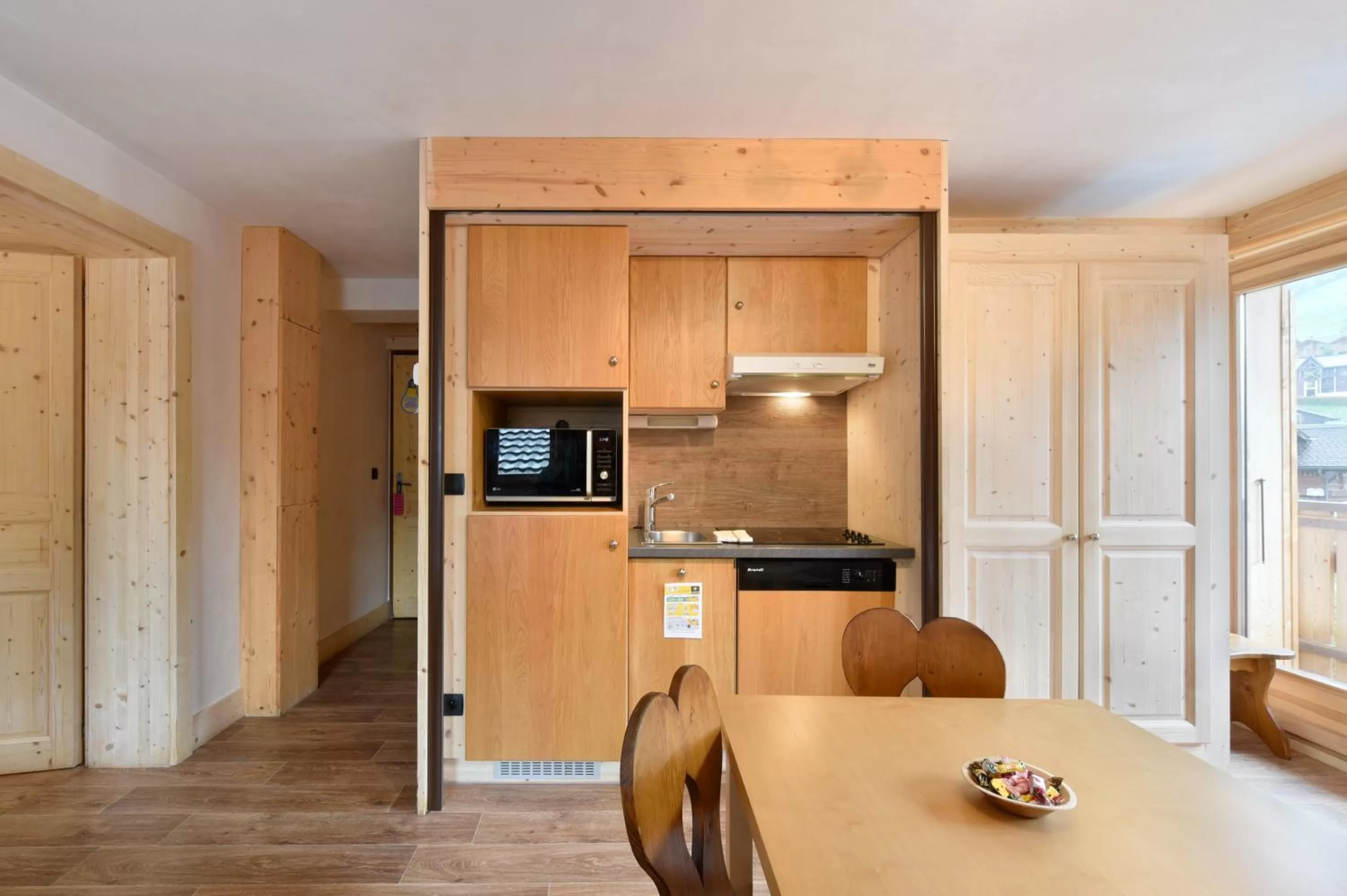 Kitchen or kitchenette in Loc'Hotel Alpen Sports