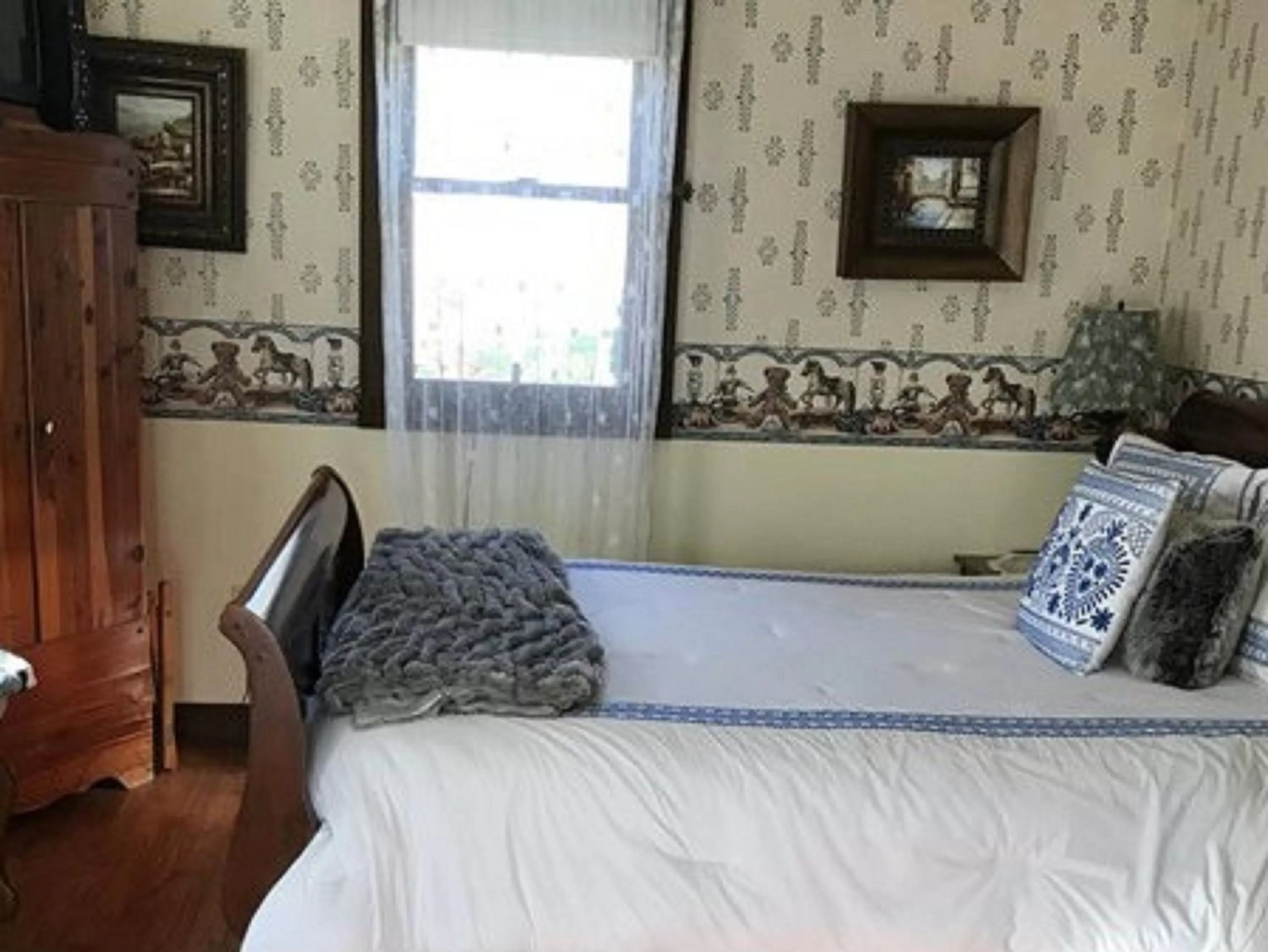 Bedroom, Bed in Gardenview Bed and Breakfast