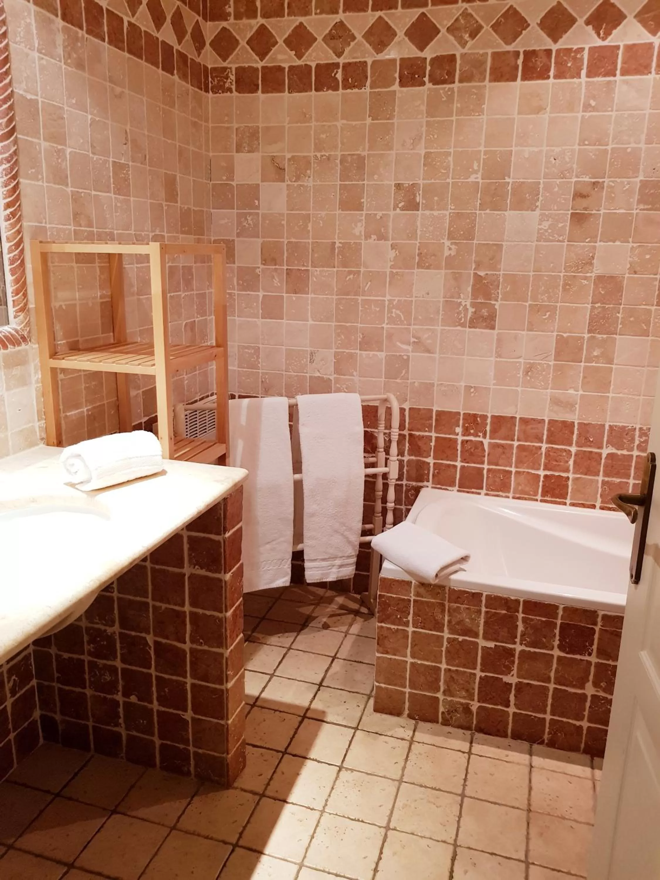 Bathroom in Hotel Restaurant Le Clos De Pradines