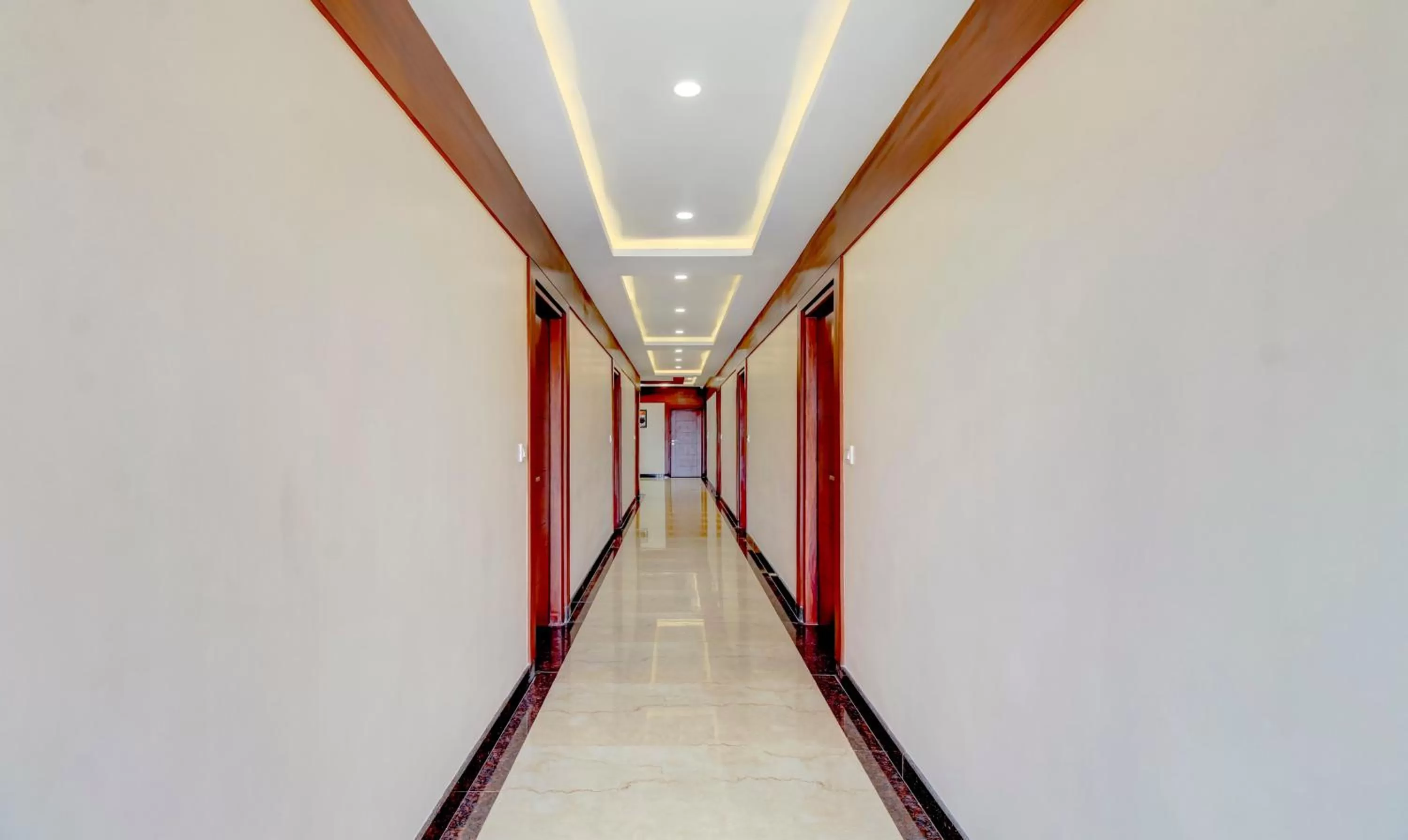 Lobby or reception in Treebo The Meridian, 10 Mins To Mahatma Gandhi Park