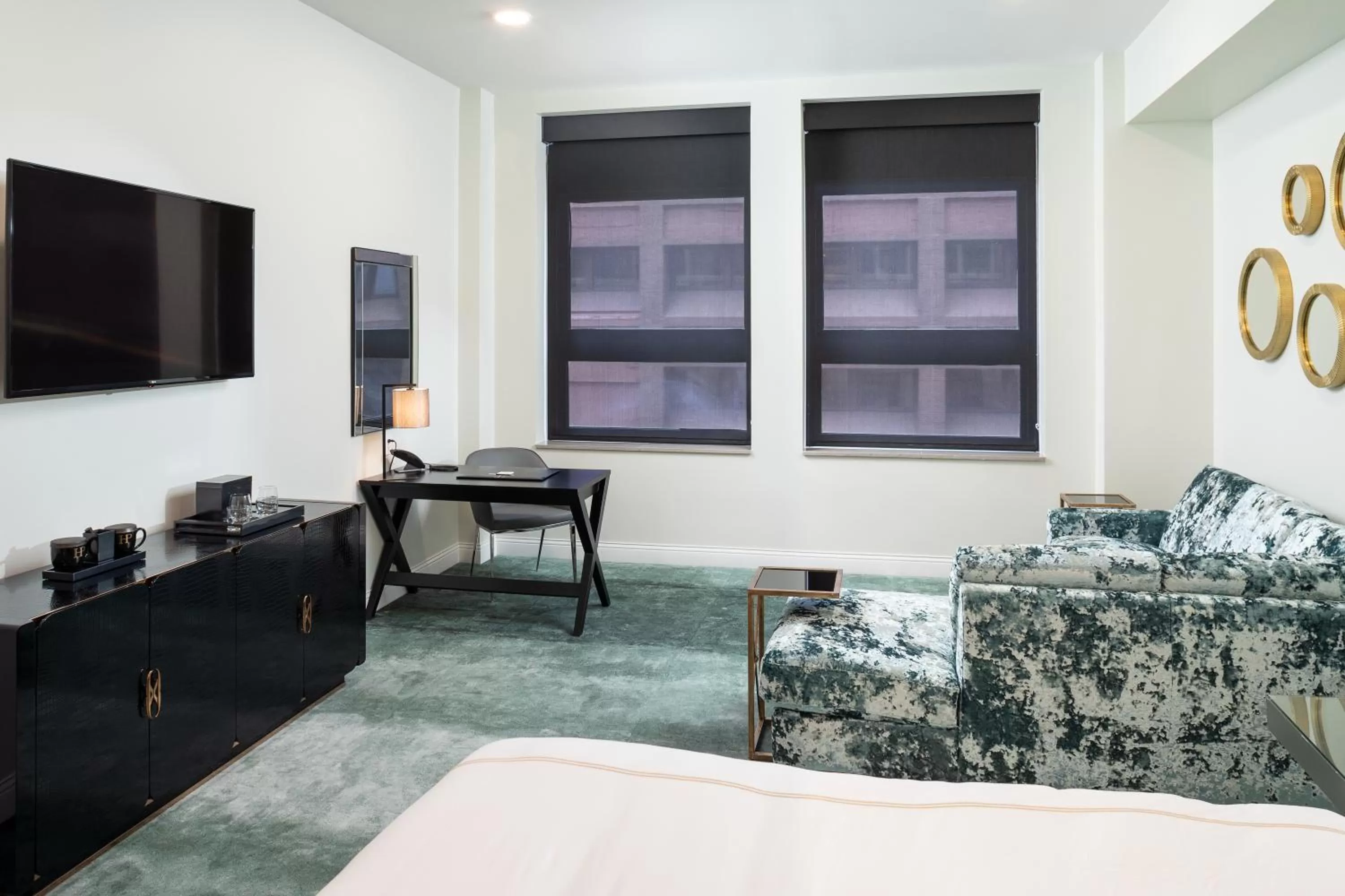 TV and multimedia, Bed in Hotel On Phillips