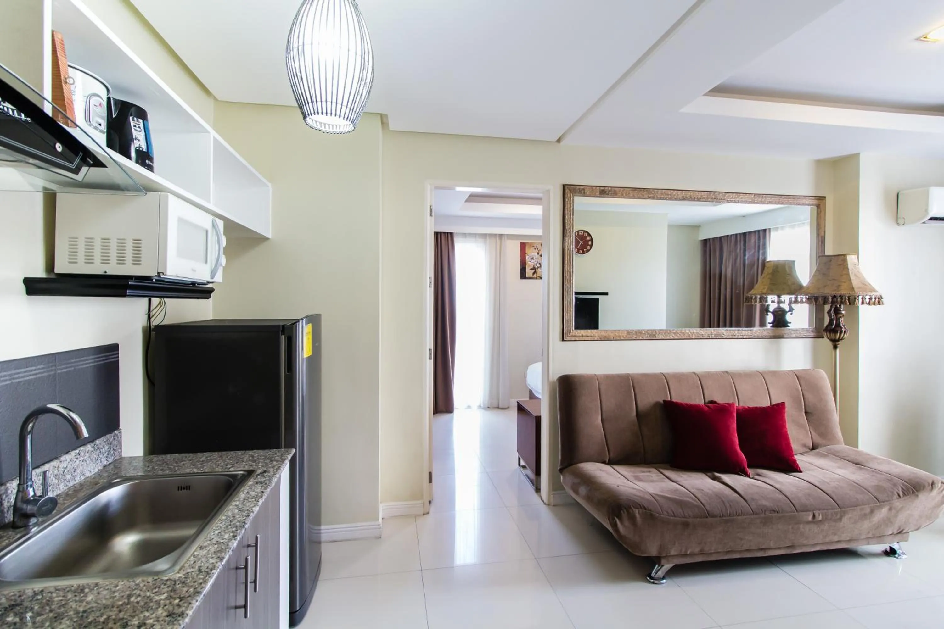 Kitchen or kitchenette, Kitchen/Kitchenette in Jmm Apartment Suites