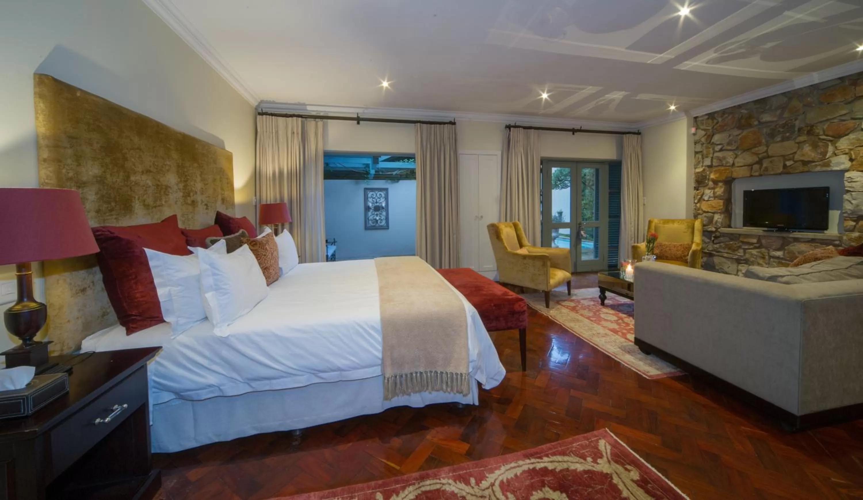 Photo of the whole room, Bed in The Parkwood