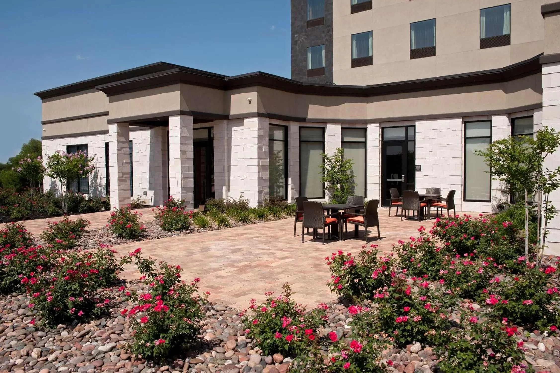 Property building in Hilton Garden Inn Ft Worth Alliance Airport