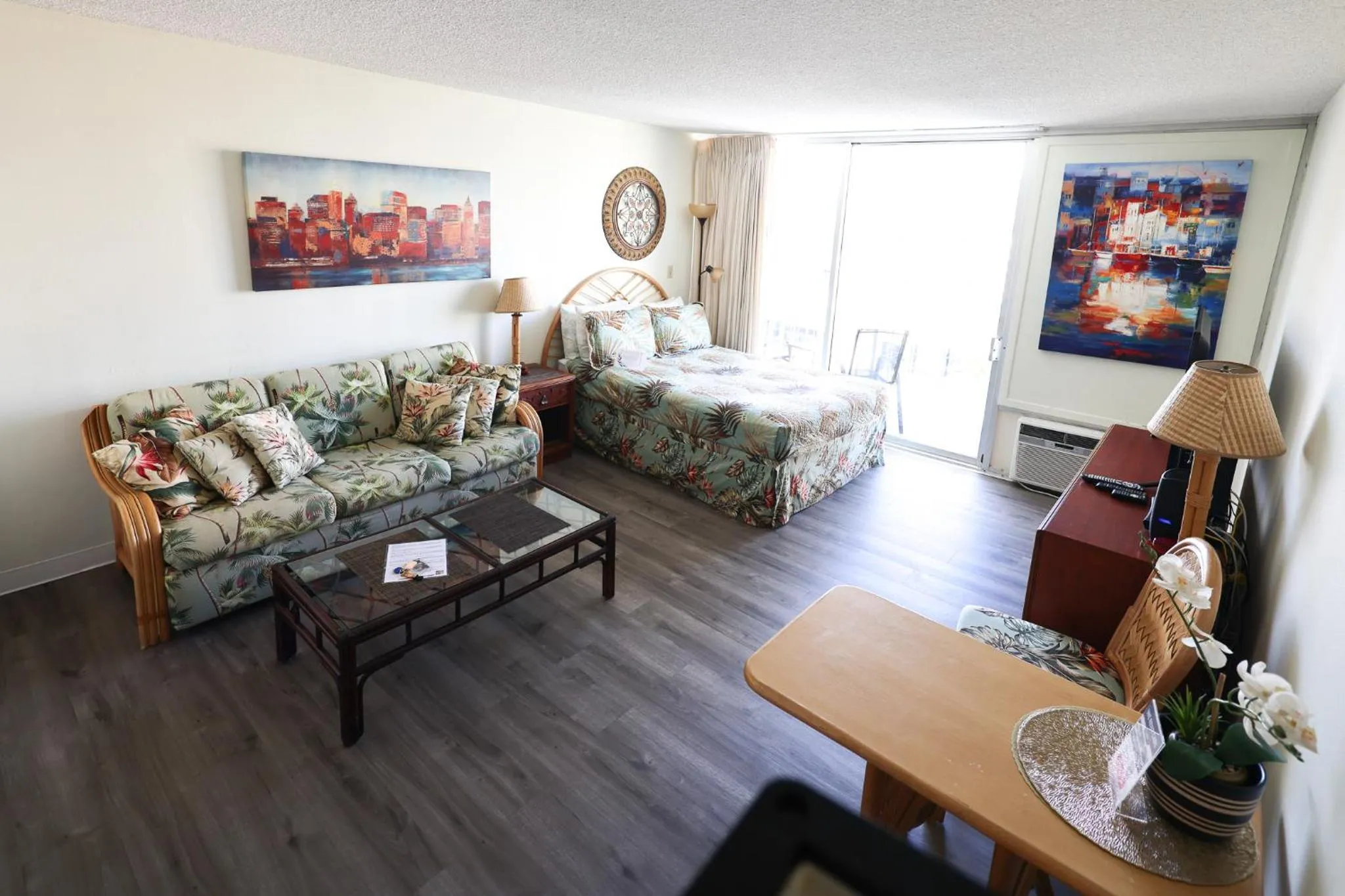 Tropical Studios at Marine Surf Waikiki - FREE PARKING - BEST LOCATION - FULL KITCHEN - SWIMMING POOL