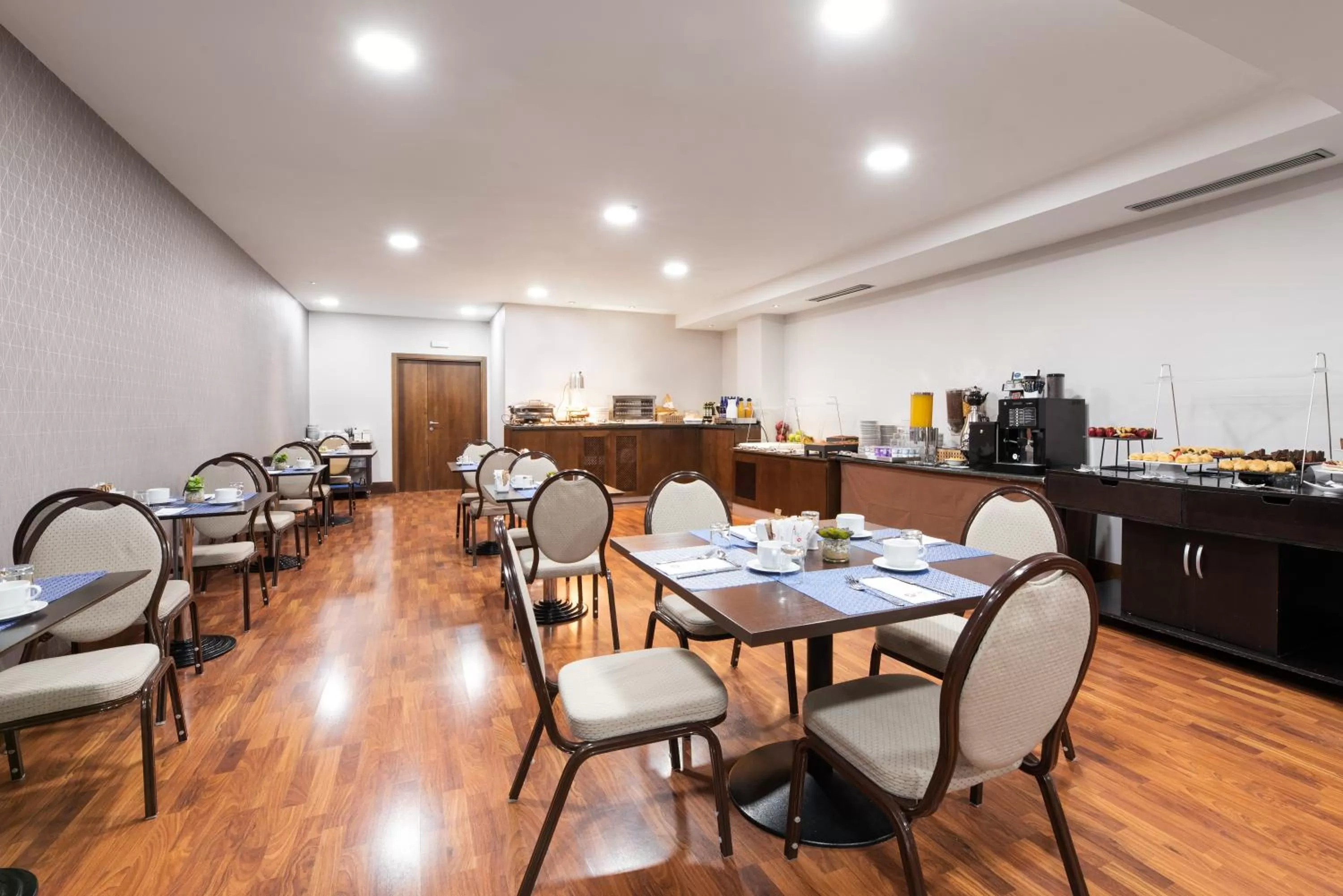 Restaurant/places to eat in Exe Agora Cáceres