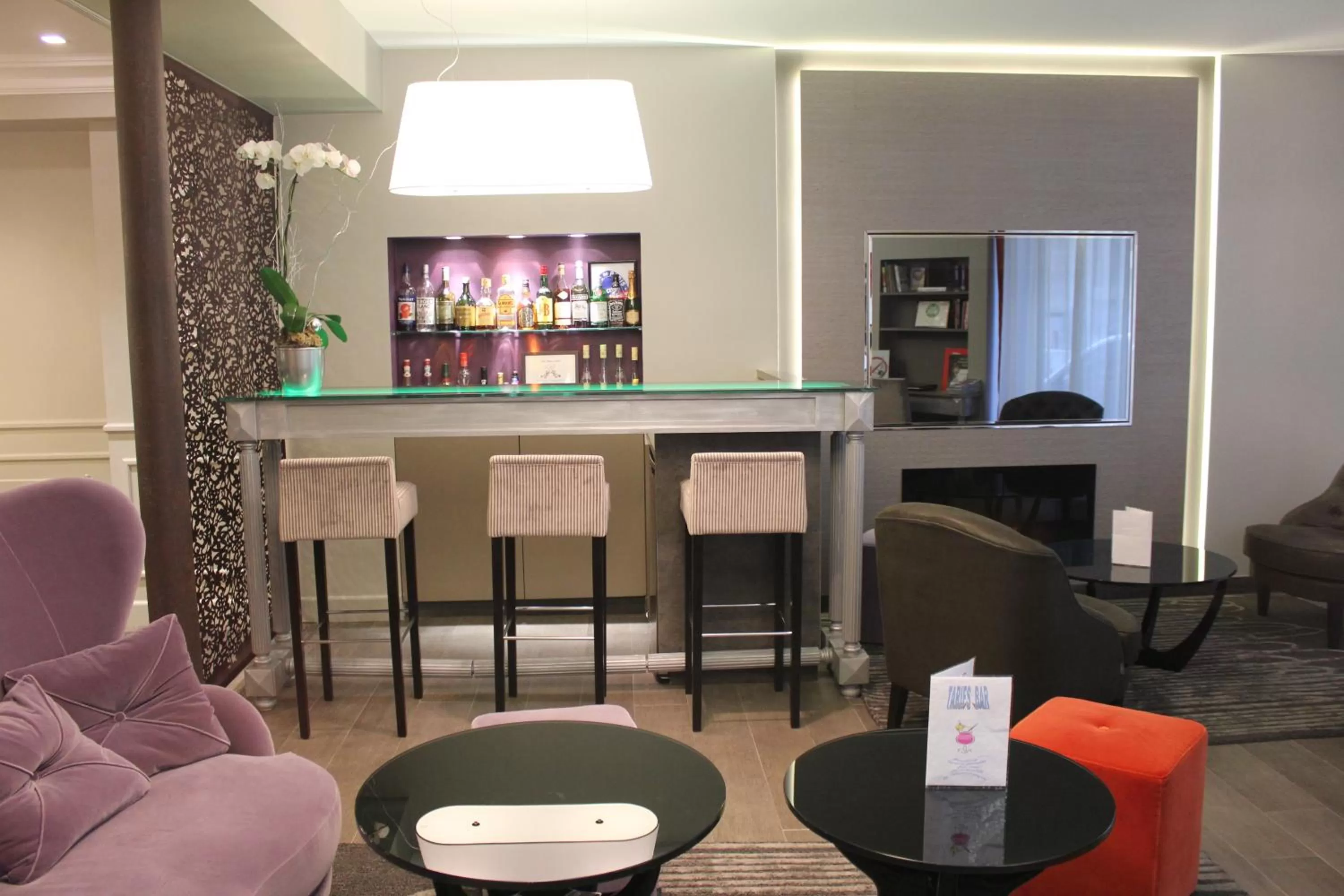 Lounge or bar in Hôtel Harvey