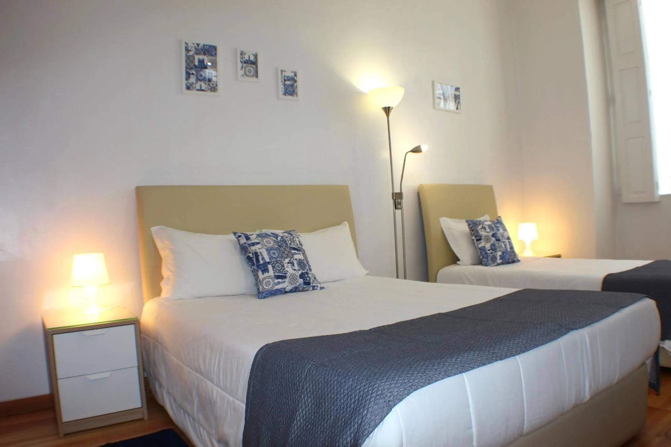 Family Room with Street View in Dear Porto By Hosty