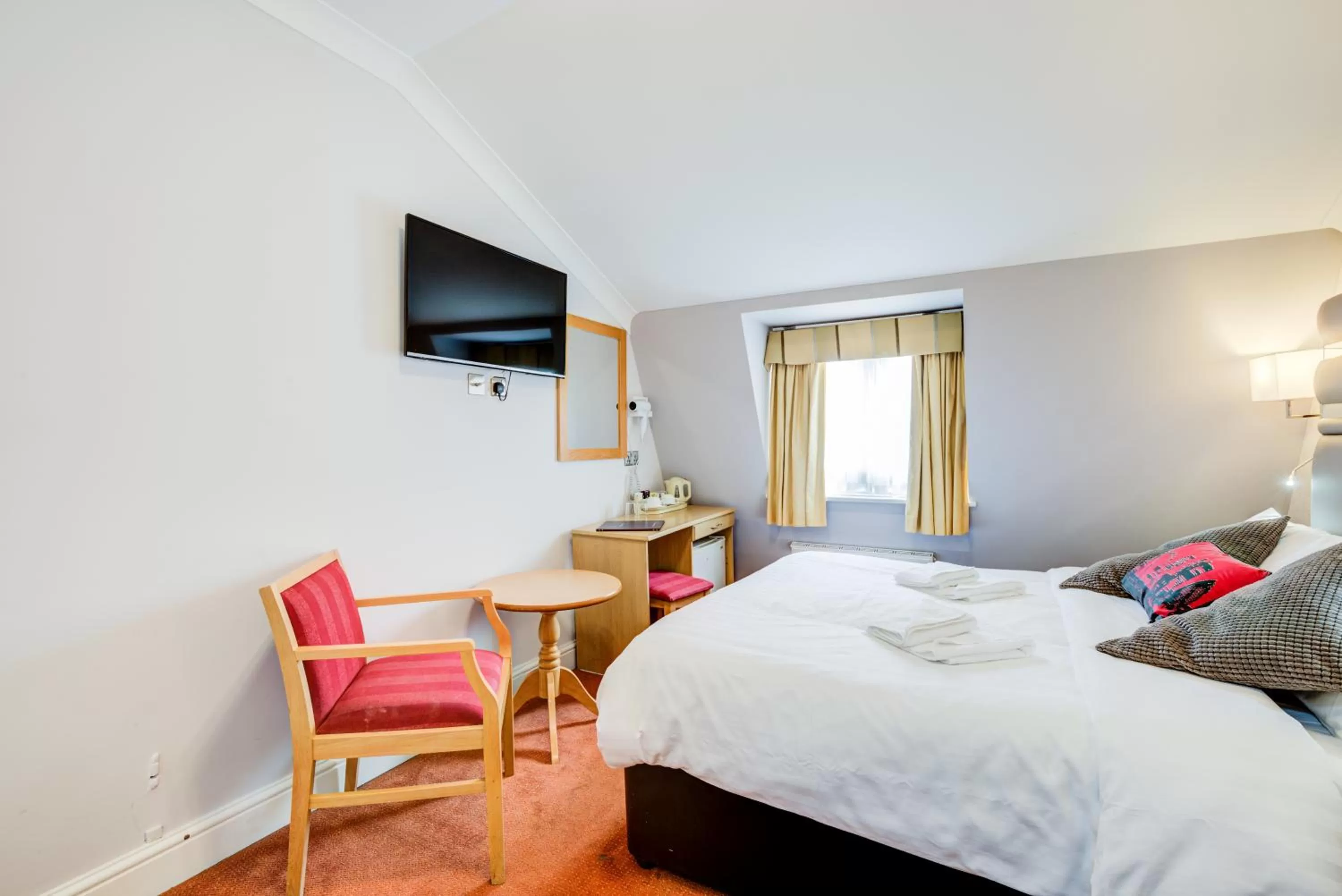 Bed in Admiral Hotel at Park Avenue