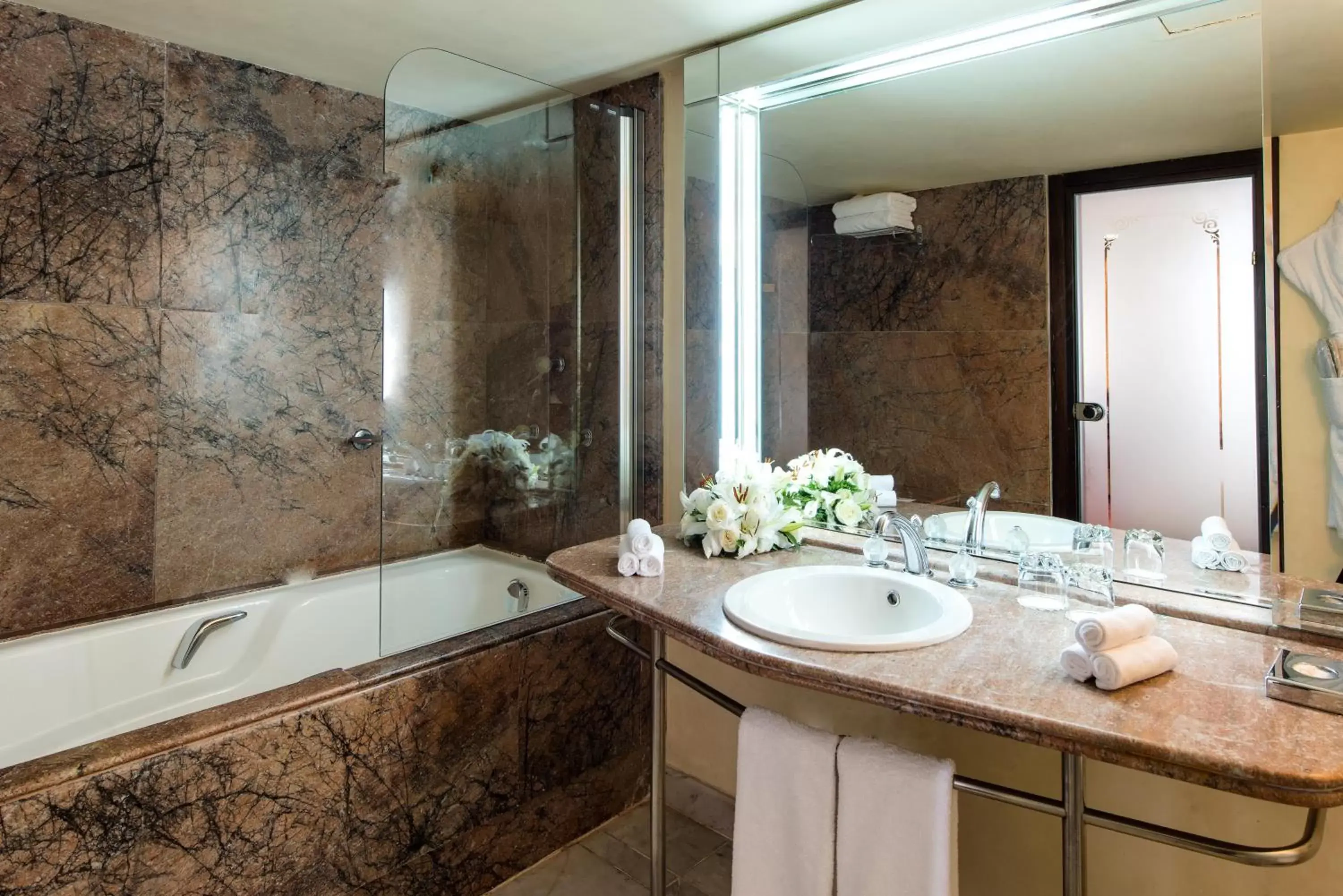 Classic King Room with Partial Sea View in Mövenpick Hotel & Casino Malabata Tanger Classic King Room with Partial Sea View in Mövenpick Hotel & Casino Malabata Tanger