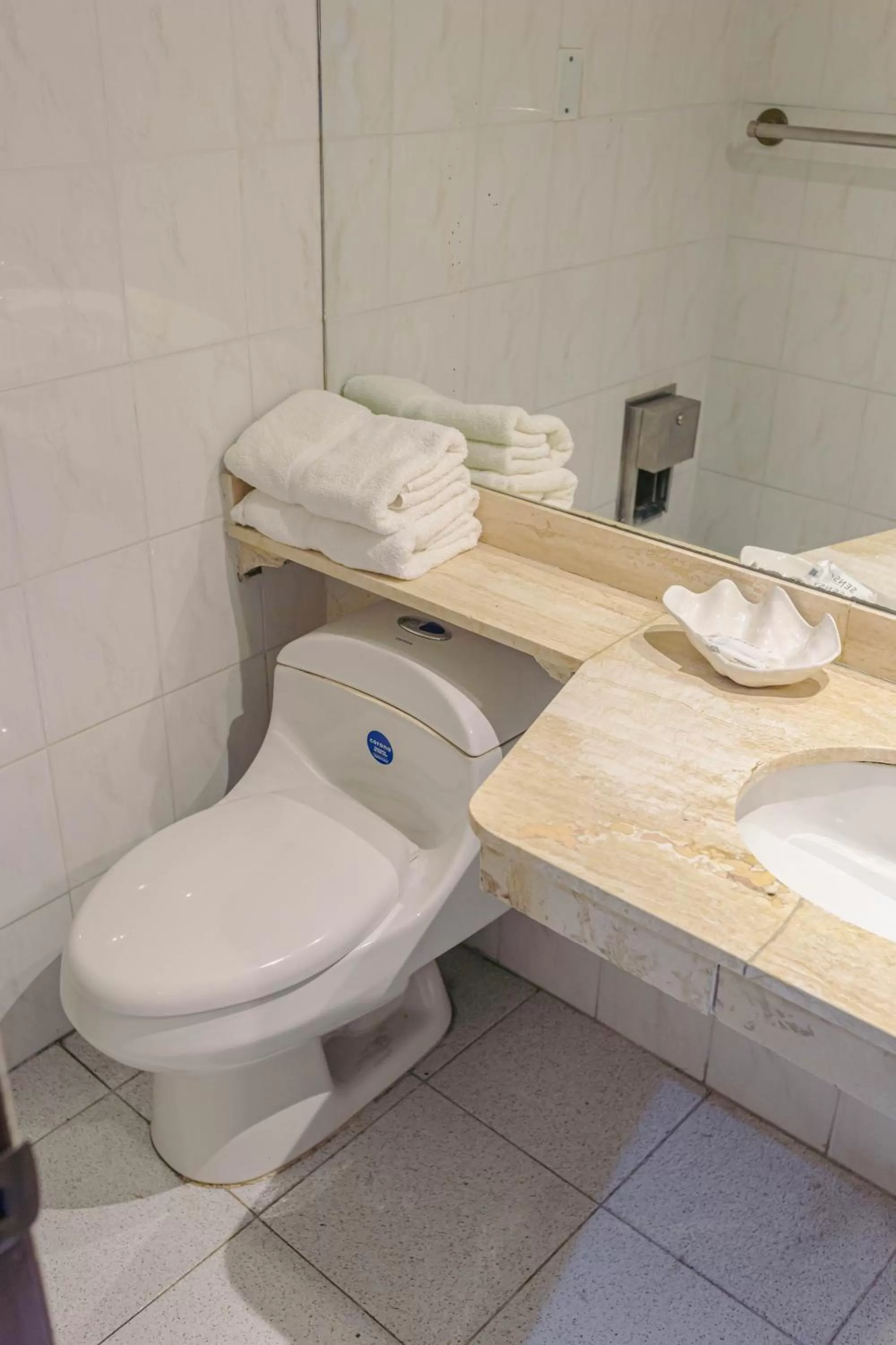 Bathroom in Hotel Faranda Express Puerta Del Sol Barranquilla, A Member of Radisson Individuals