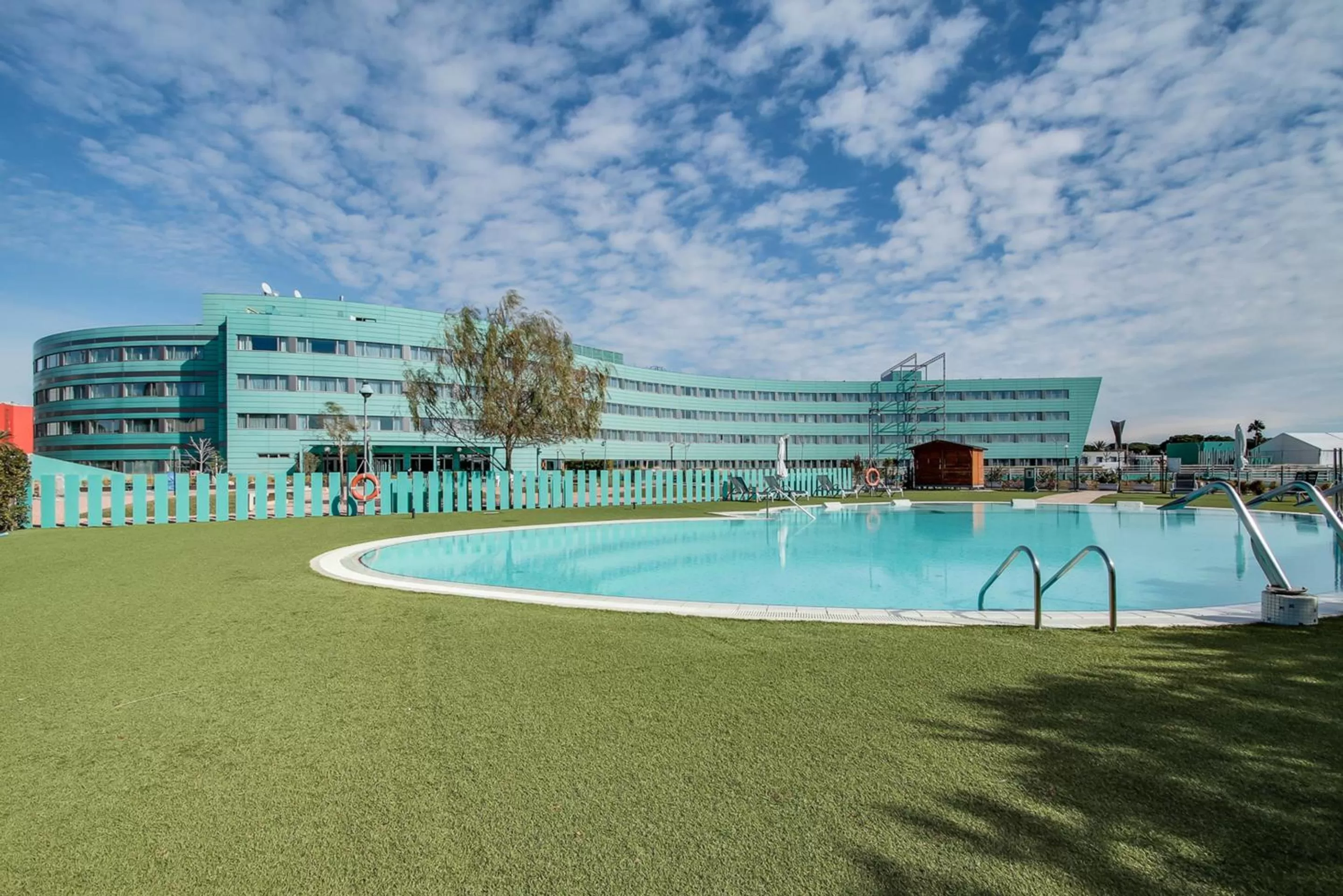 Swimming pool in BAH Barcelona Airport Hotel