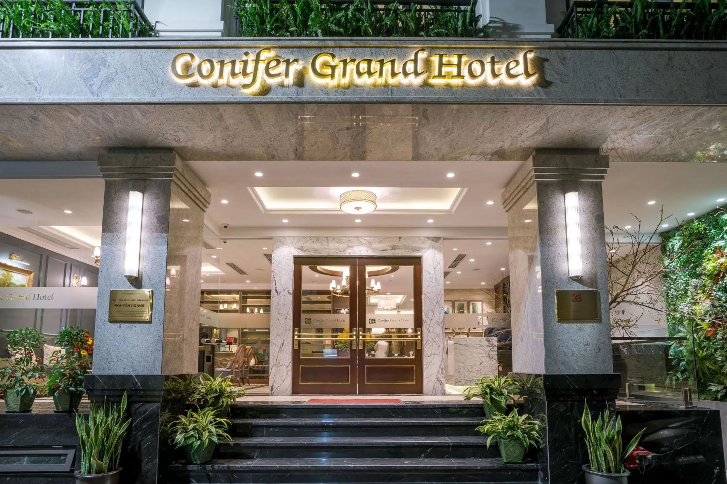 Facade/entrance in Conifer Grand Hotel