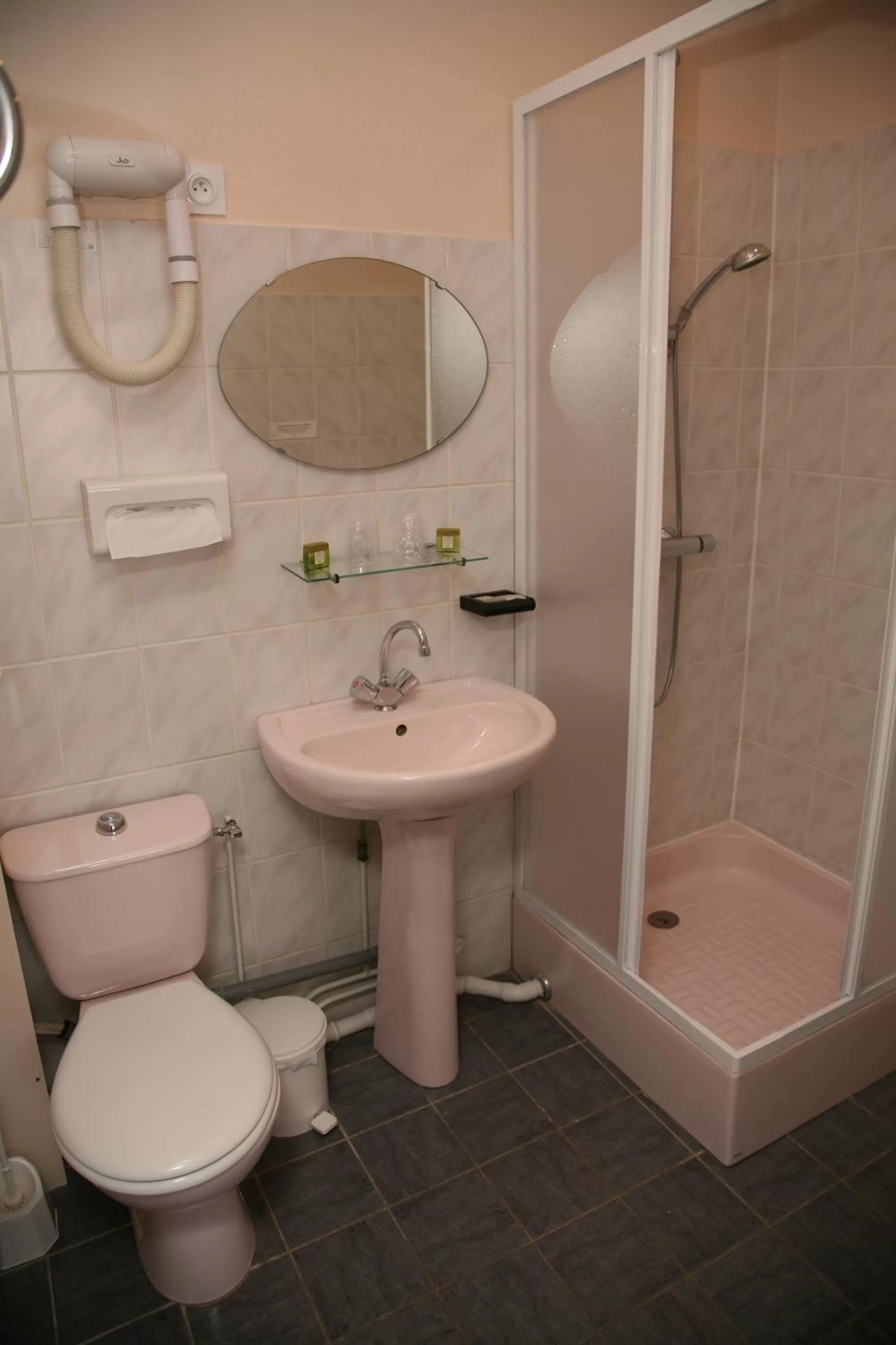 Bathroom in Logis Hôtel- Restaurant La Renaissance