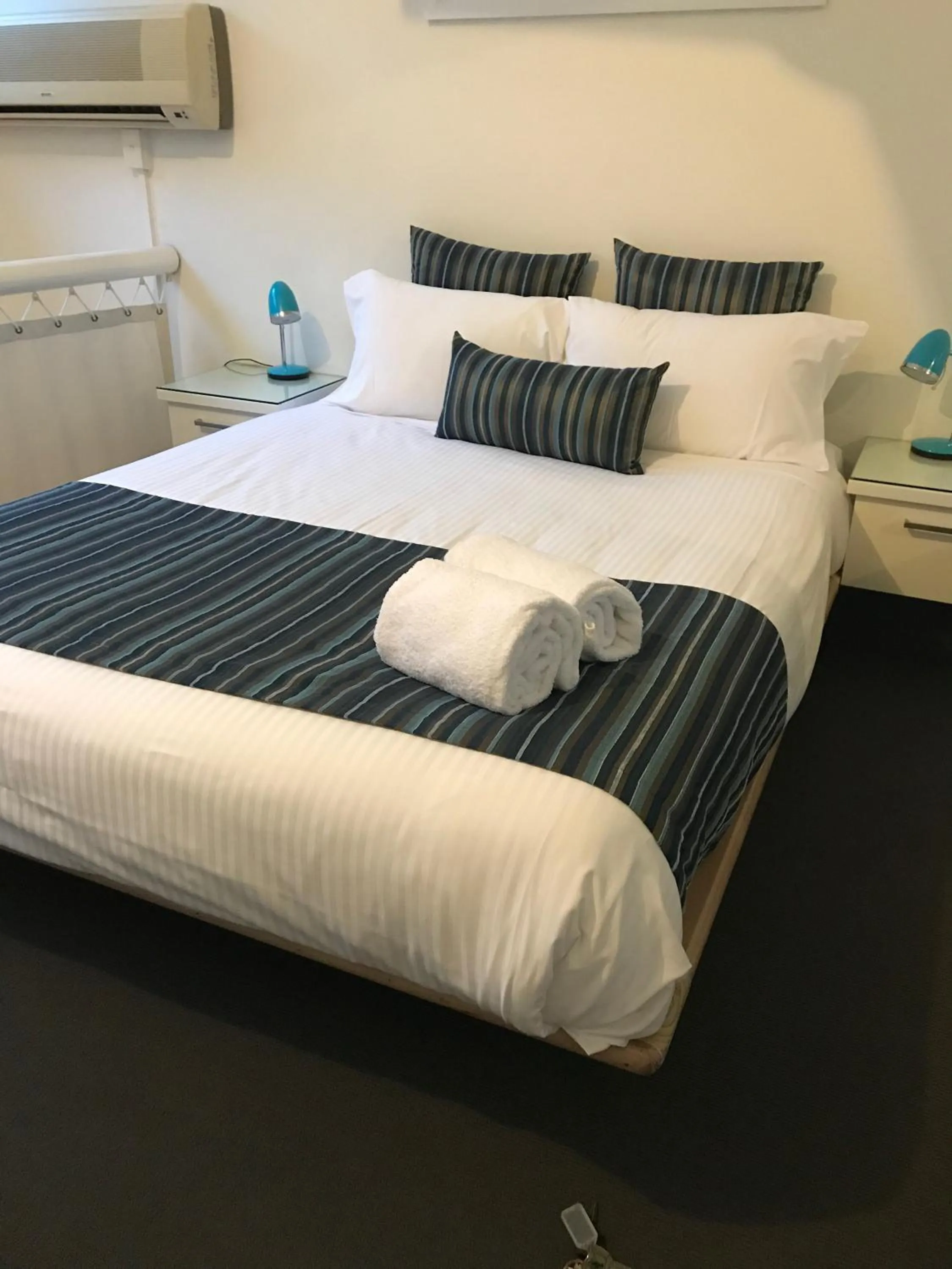 Bedroom, Bed in Caribbean Noosa