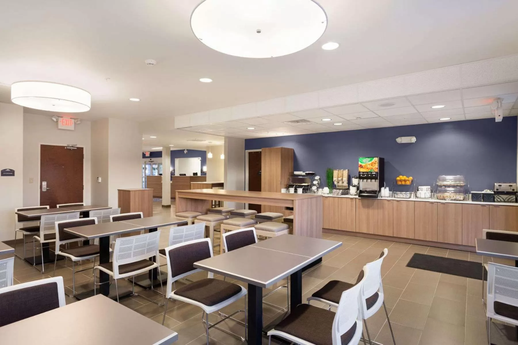 Restaurant/places to eat in Microtel Inn & Suites by Wyndham Niagara Falls