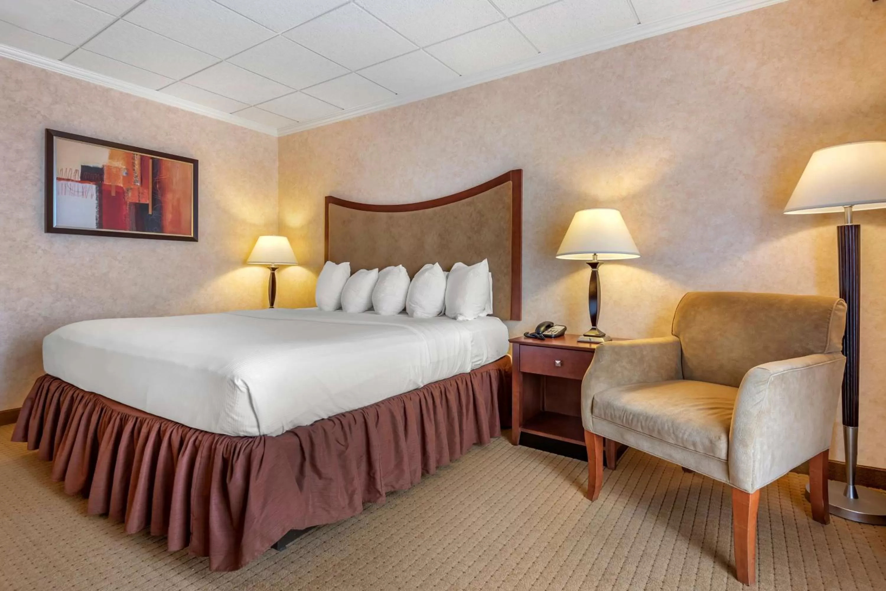 Bed in Best Western Plus Oswego Hotel and Conference Center