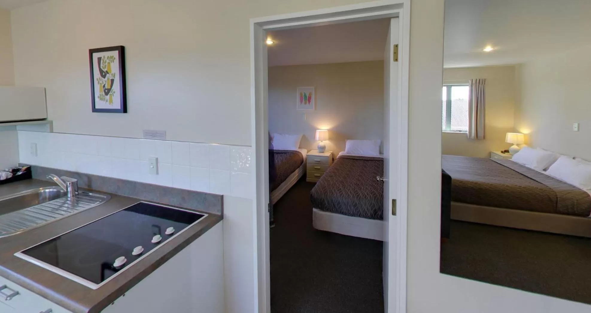 Bed in Westport Spa Motel