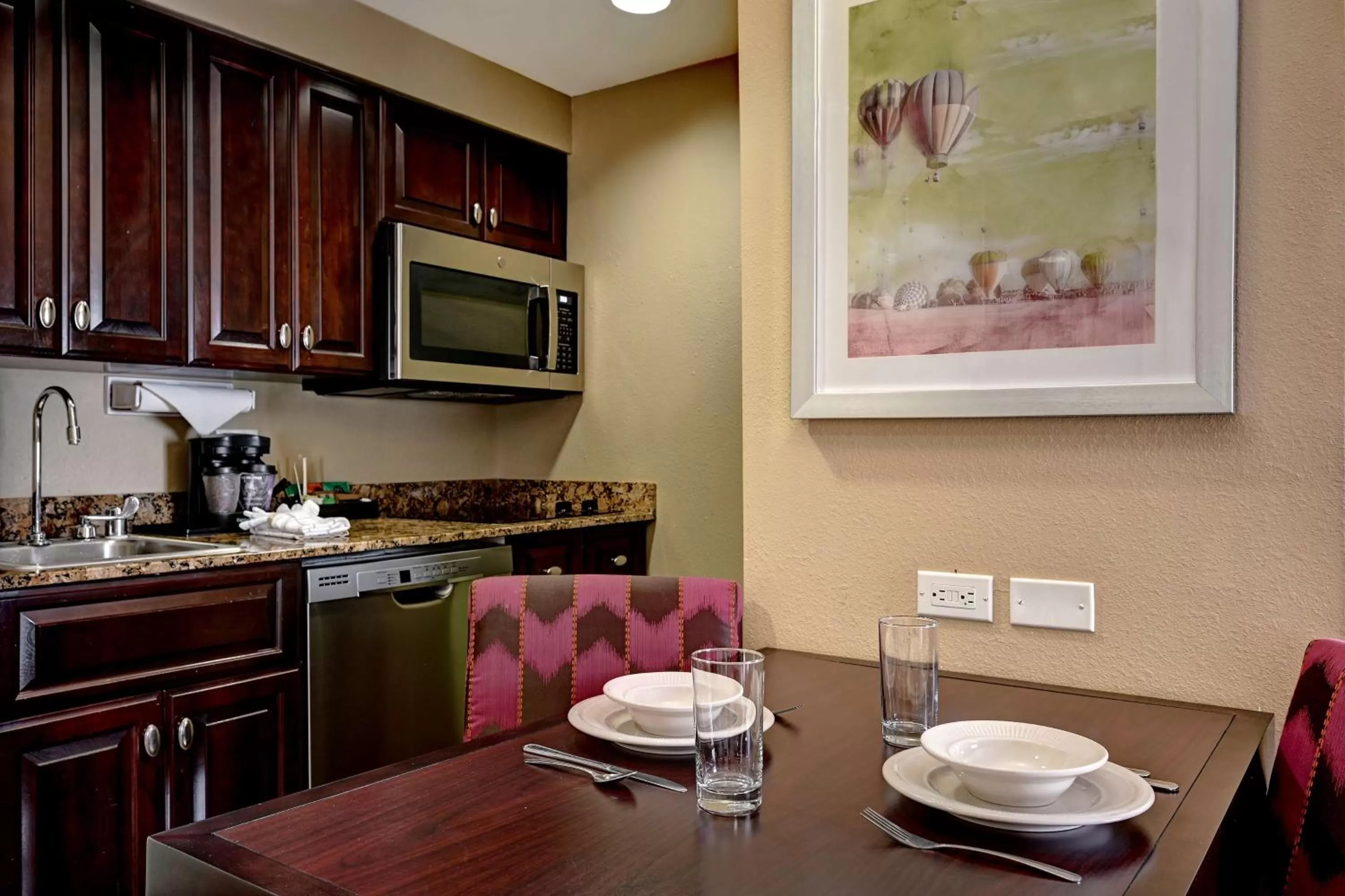 Kitchen or kitchenette in Homewood Suites by Hilton Albuquerque Airport