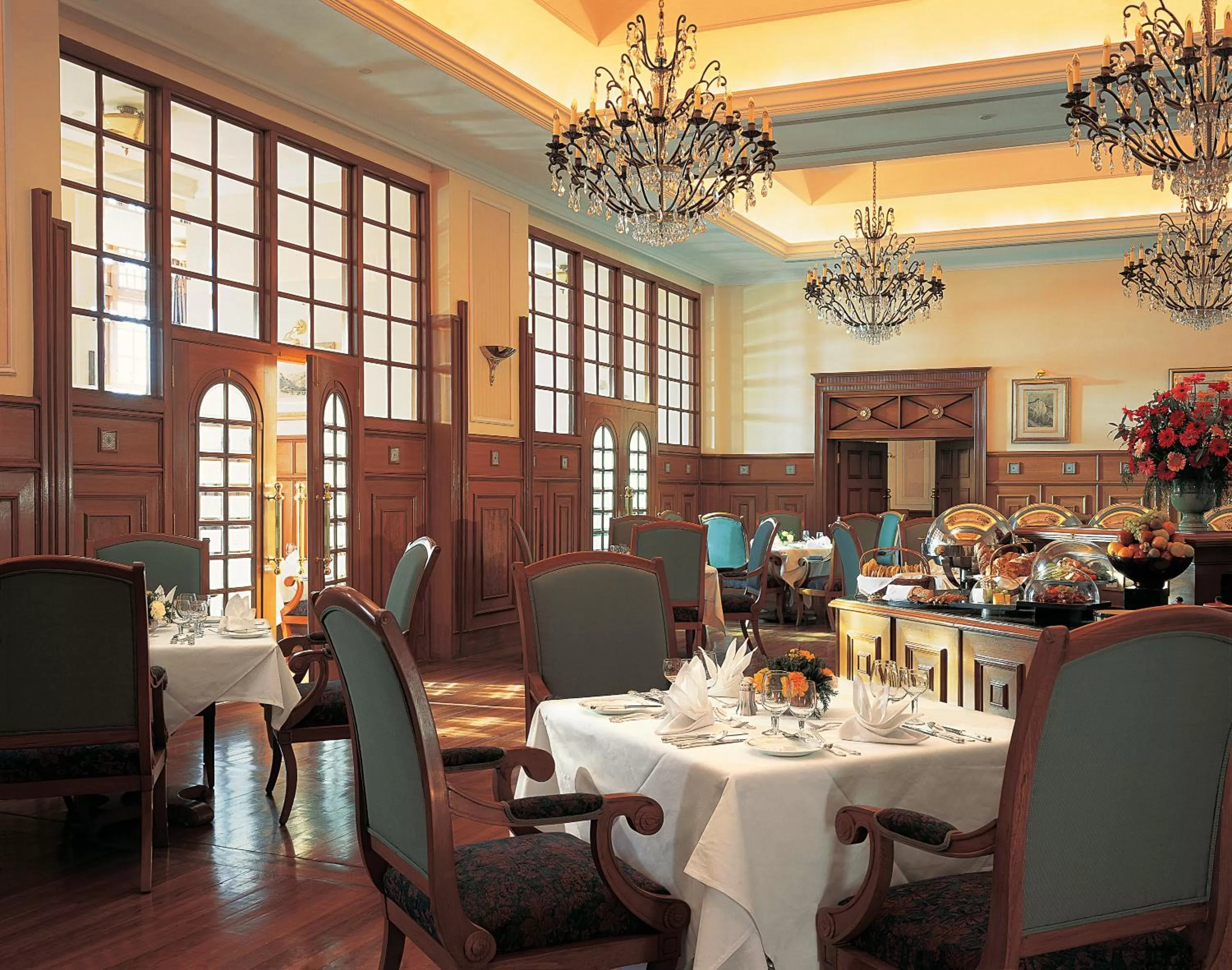 Restaurant/places to eat in The Oberoi Cecil