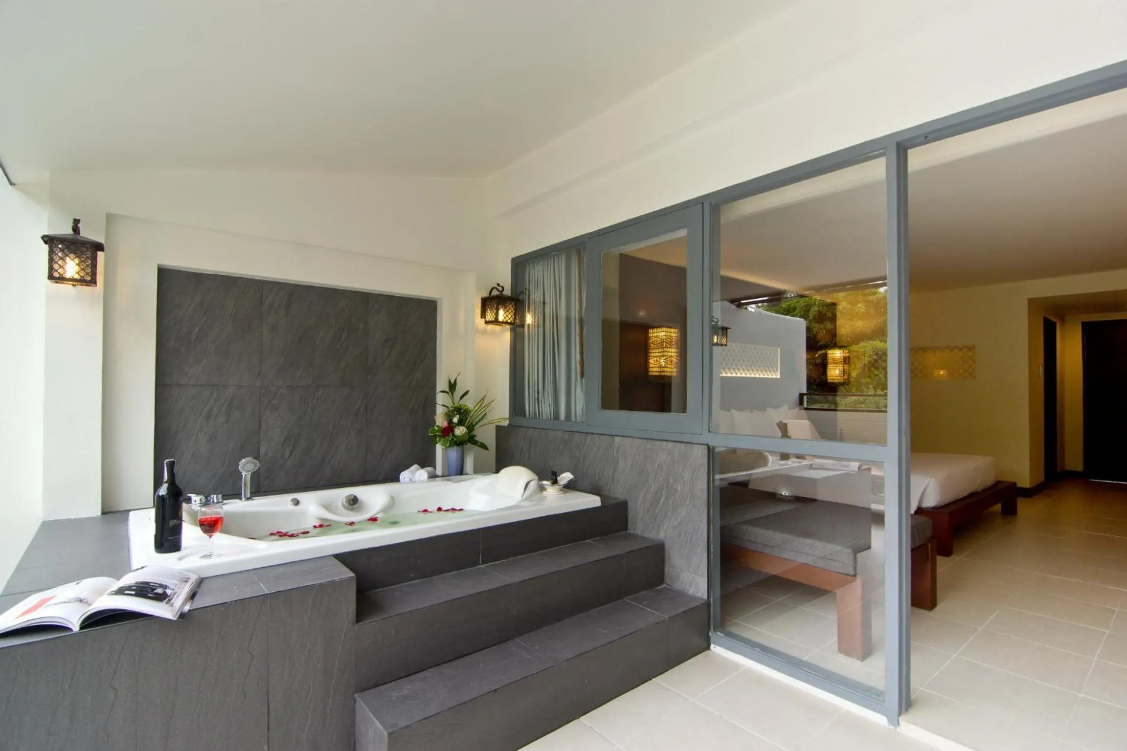 Bathroom in Sunshine Garden Resort