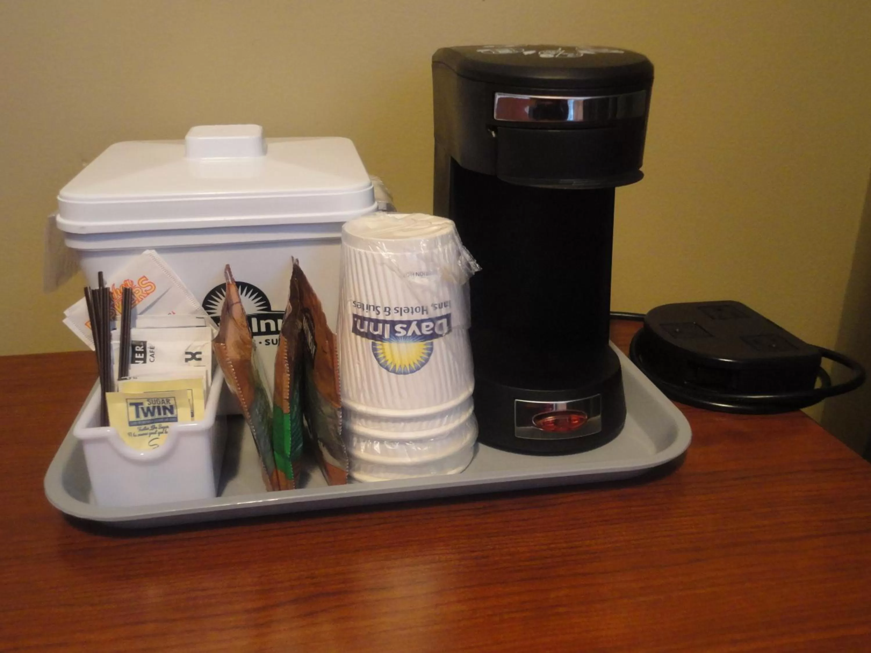 Coffee/tea facilities in Days Inn by Wyndham Vernon