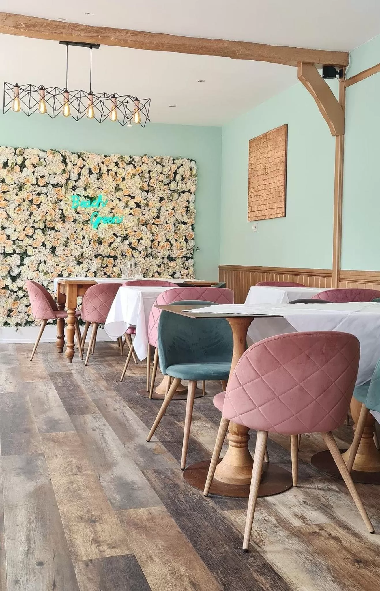 Restaurant/places to eat in Beach Green Hotel