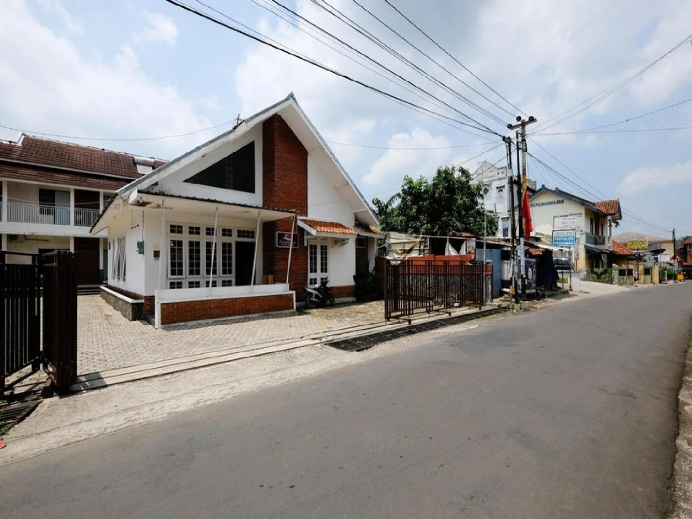 Property building in RedDoorz near Moro Mall Purwokerto