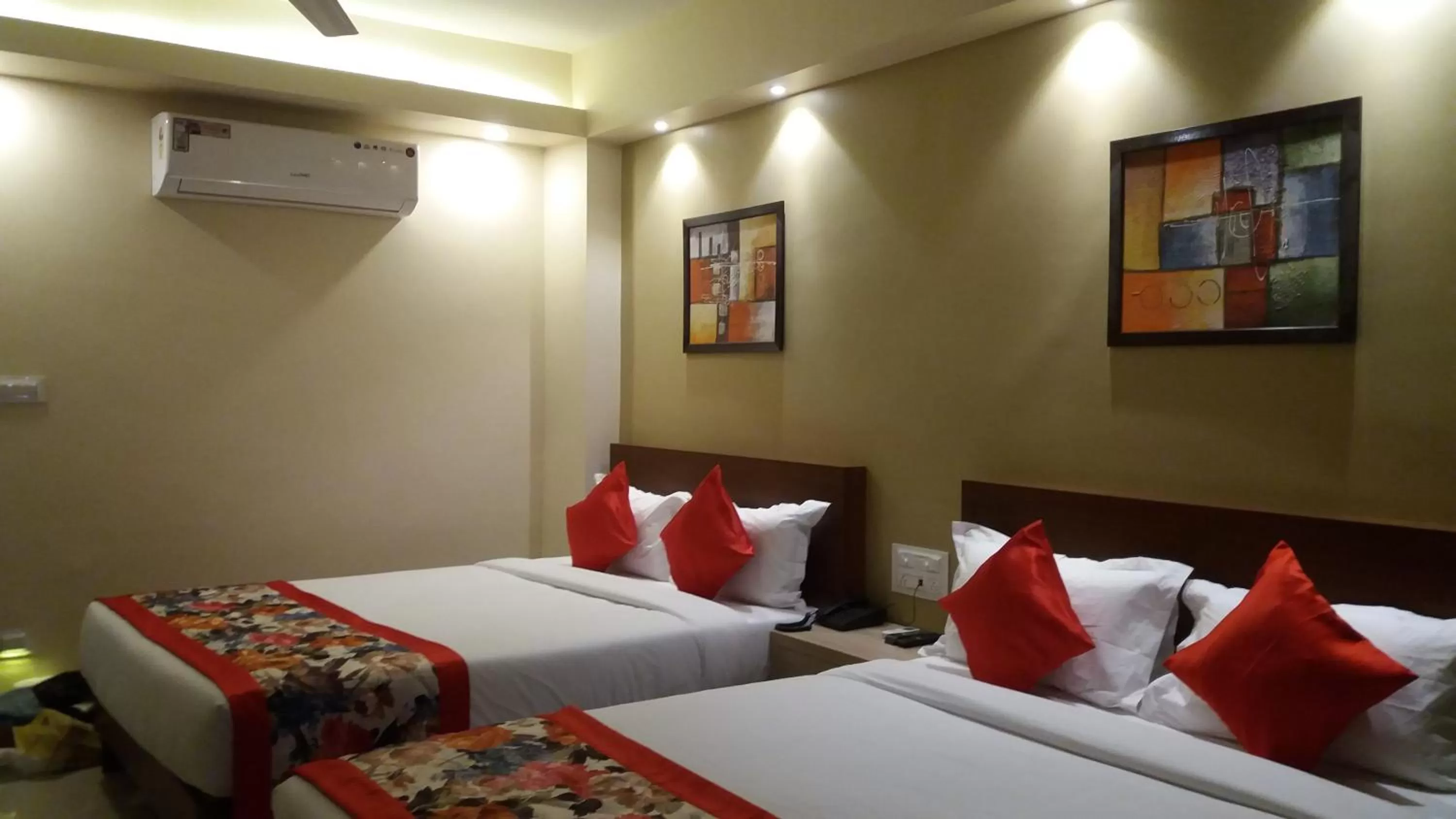 Bed in Hotel Malisca