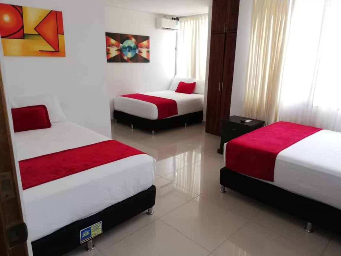 Bedroom, Bed in Hotel Cafe Plaza