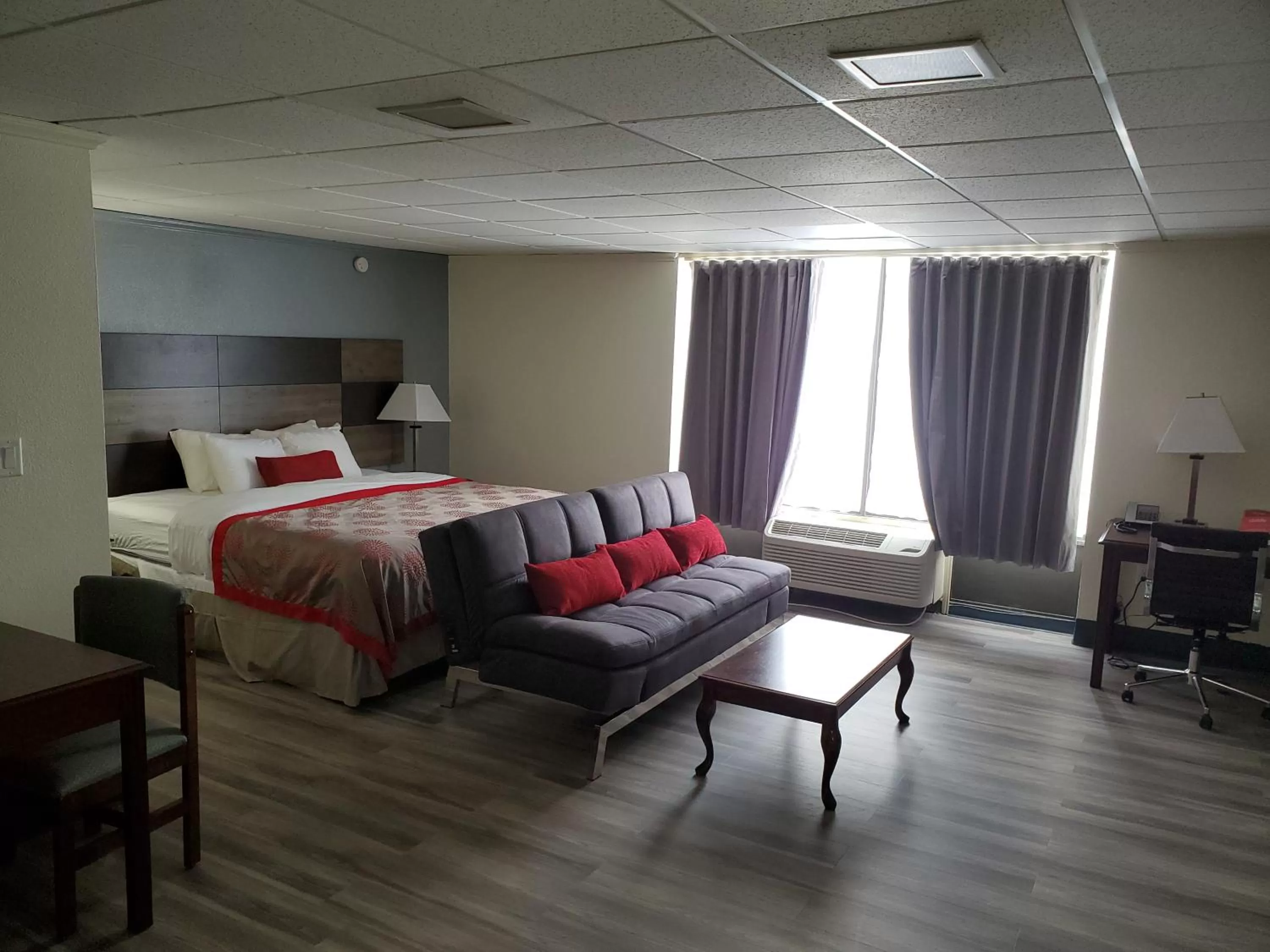 Photo of the whole room, Bed in Ramada by Wyndham North Platte