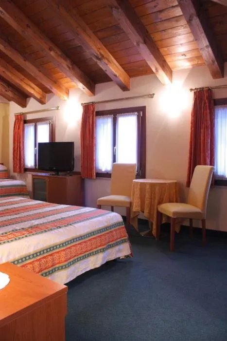 TV and multimedia, Bed in Hotel Antico Moro