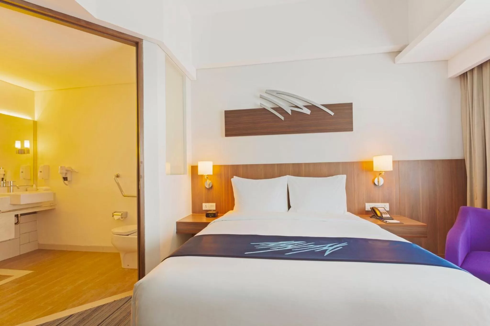 Photo of the whole room, Bed in Holiday Inn Express Jakarta Pluit Citygate by IHG