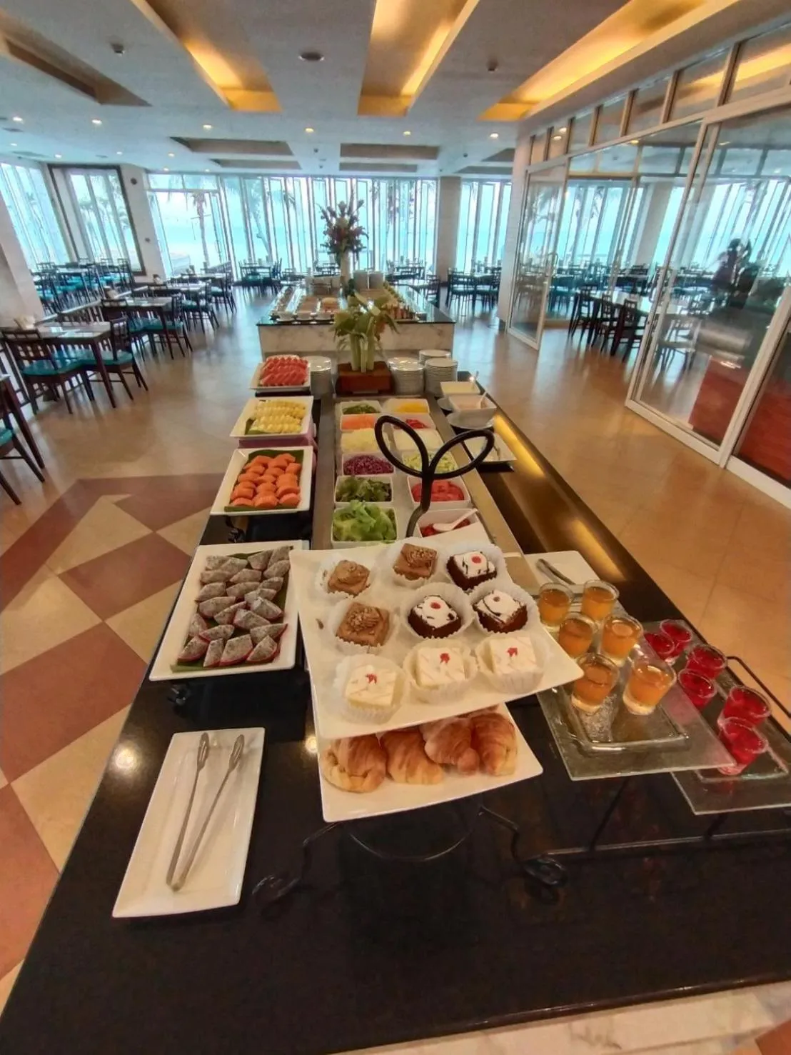 Restaurant/places to eat in Saisawan Beach Luxury Hotel