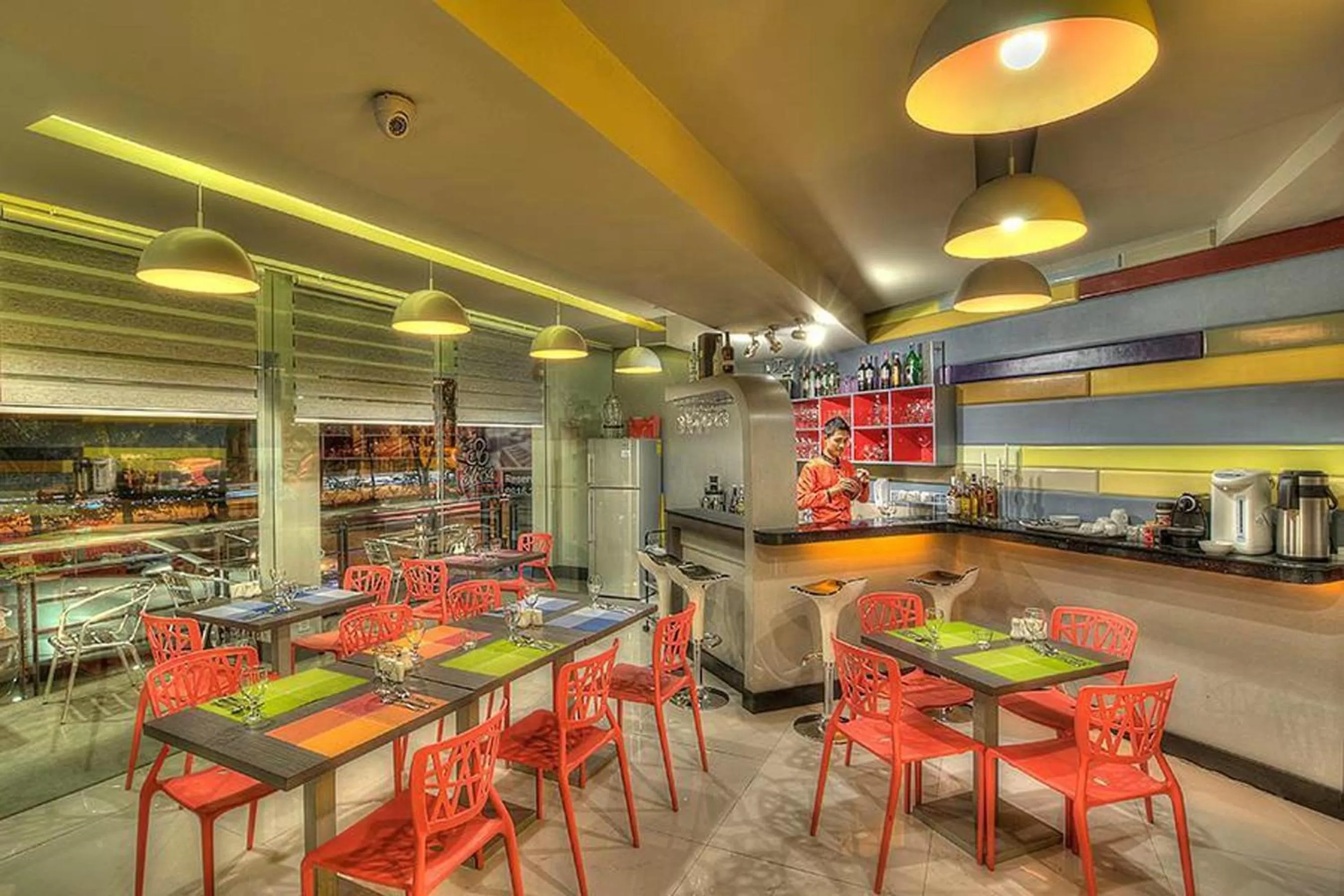 Restaurant/places to eat in Eloisa Royal Suites