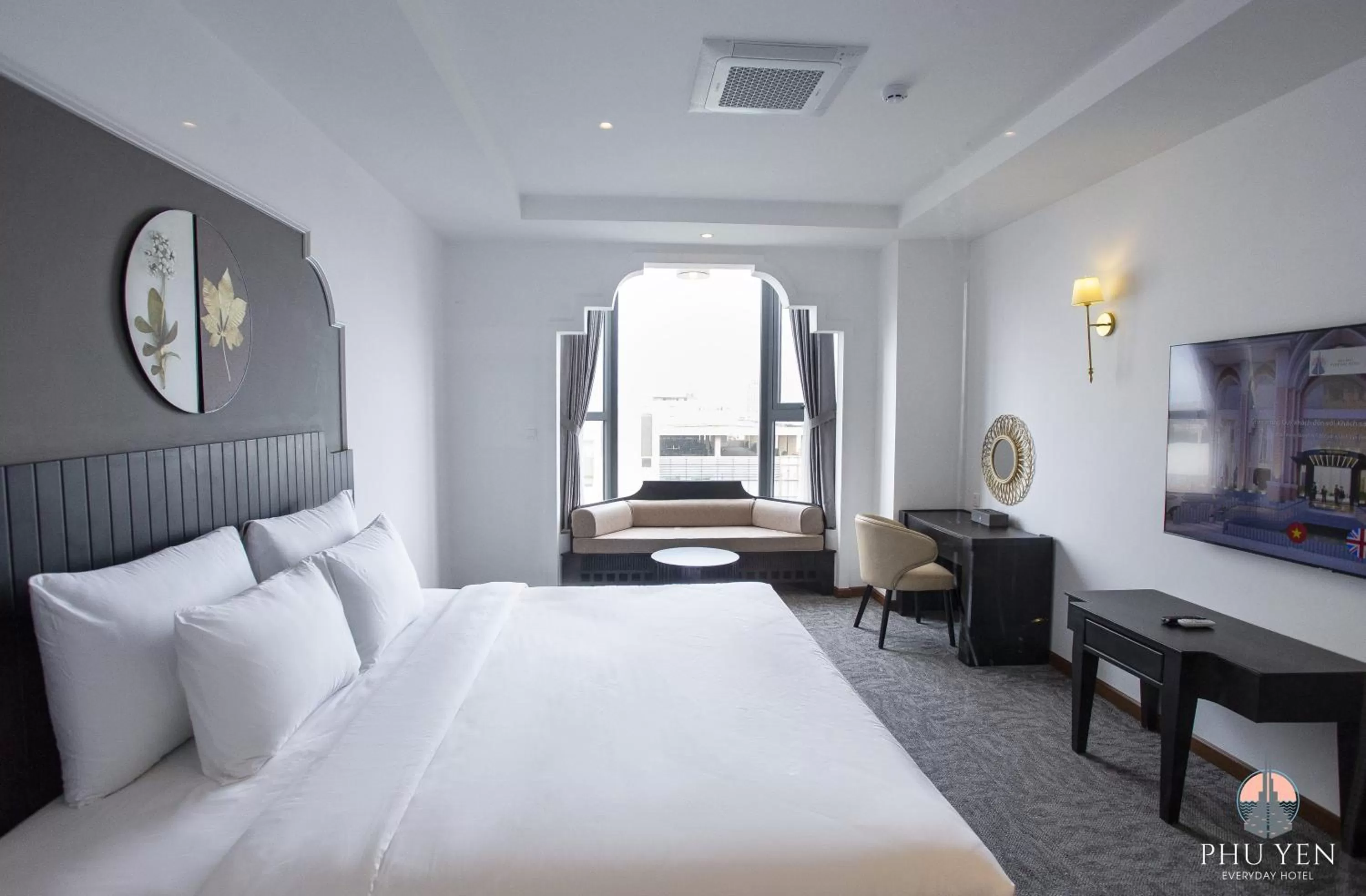 View (from property/room), Bed in PHÚ YÊN EVERYDAY HOTEL